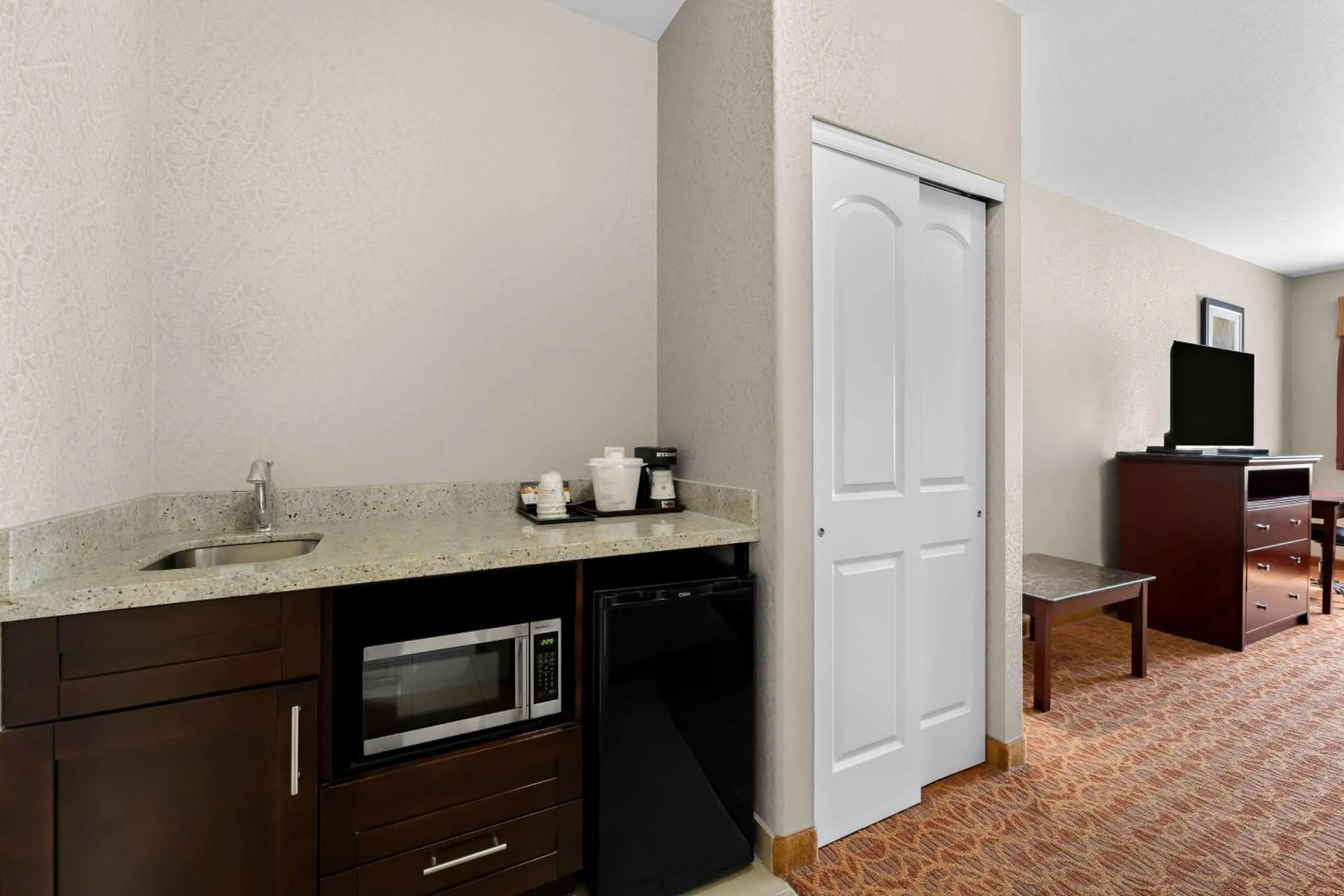 Bedroom in Best Western Williams Lake