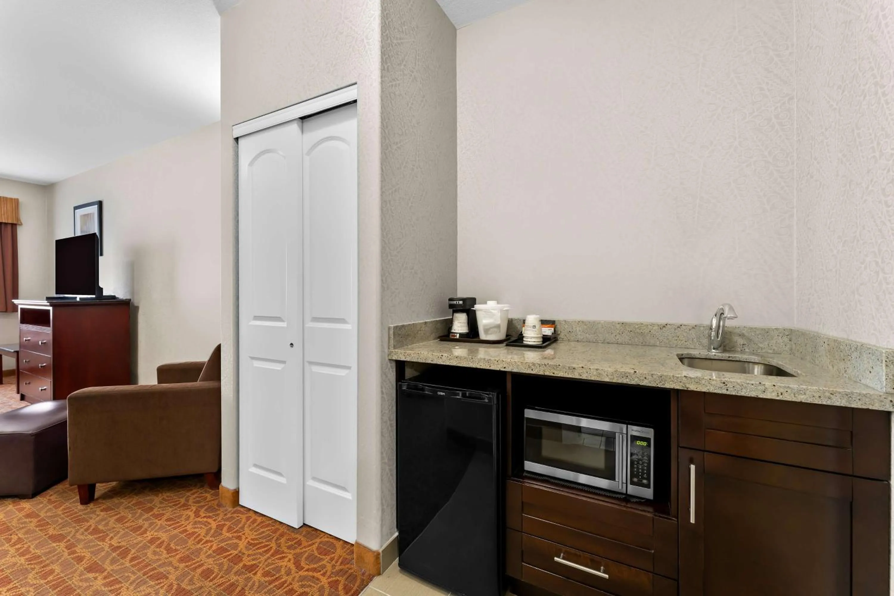 Bedroom in Best Western Williams Lake