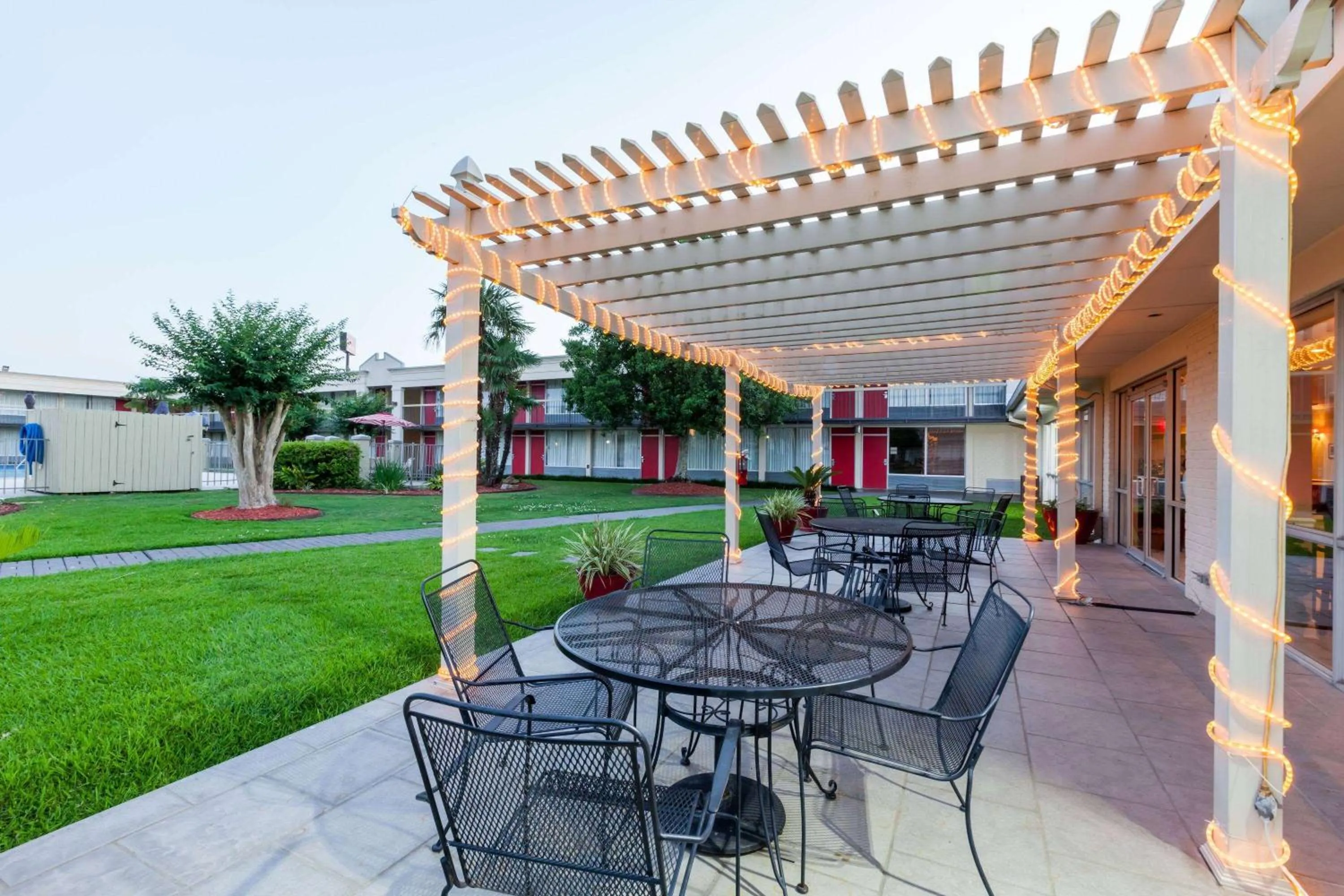 Inner courtyard view in Ramada by Wyndham New Iberia