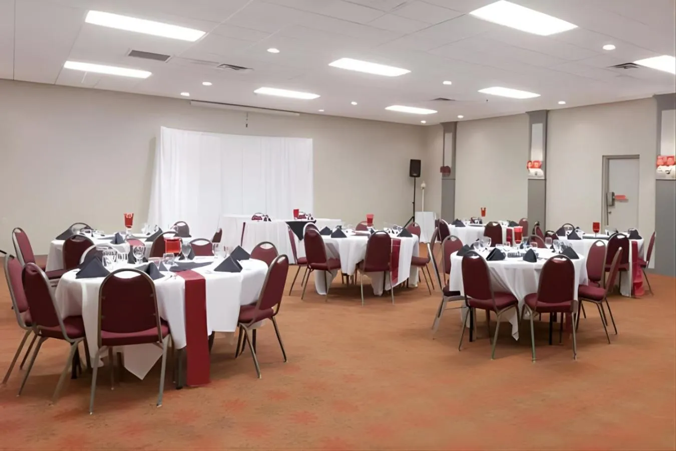 Banquet/Function facilities in Iberia House & Suites