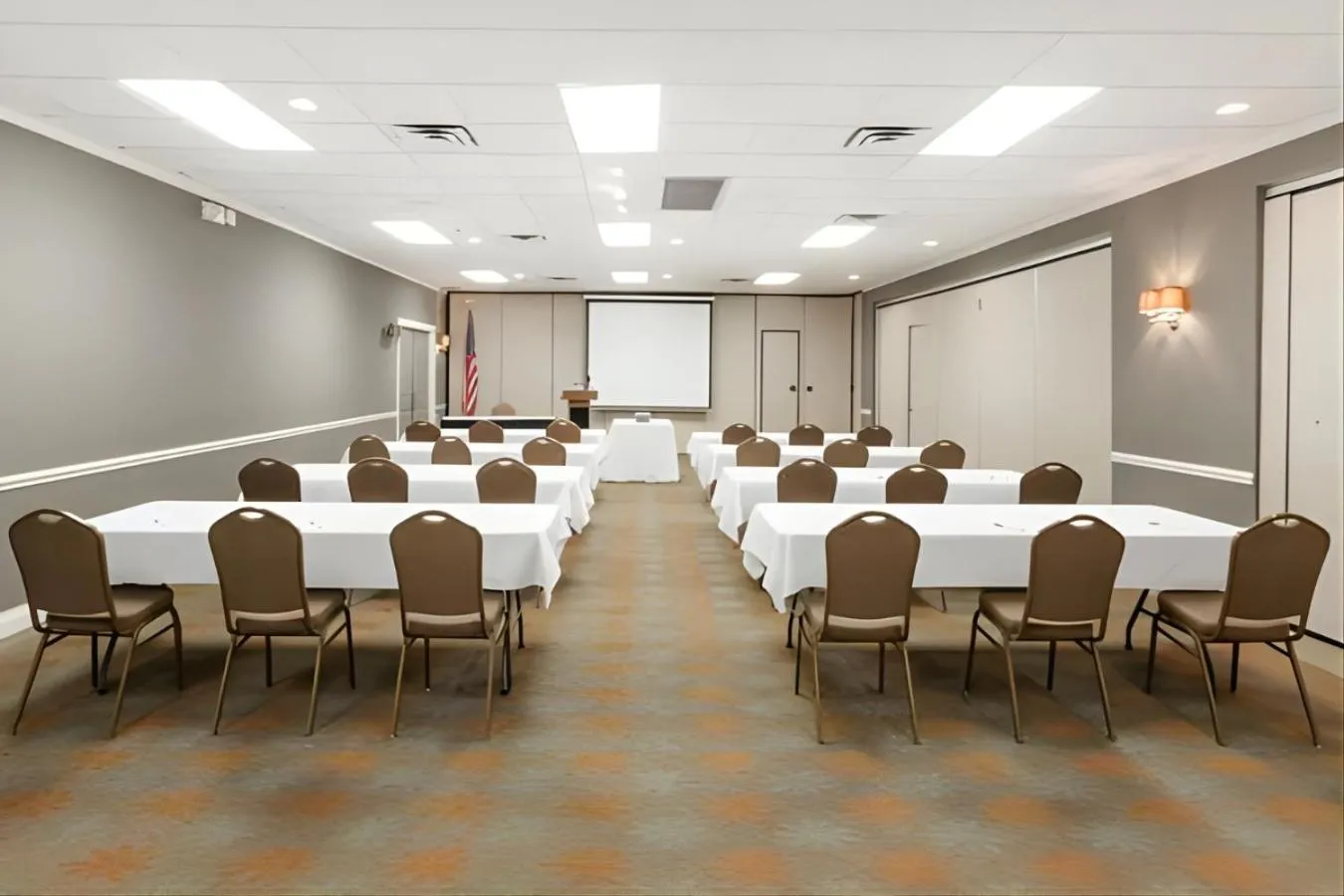 Banquet/Function facilities in Iberia House & Suites