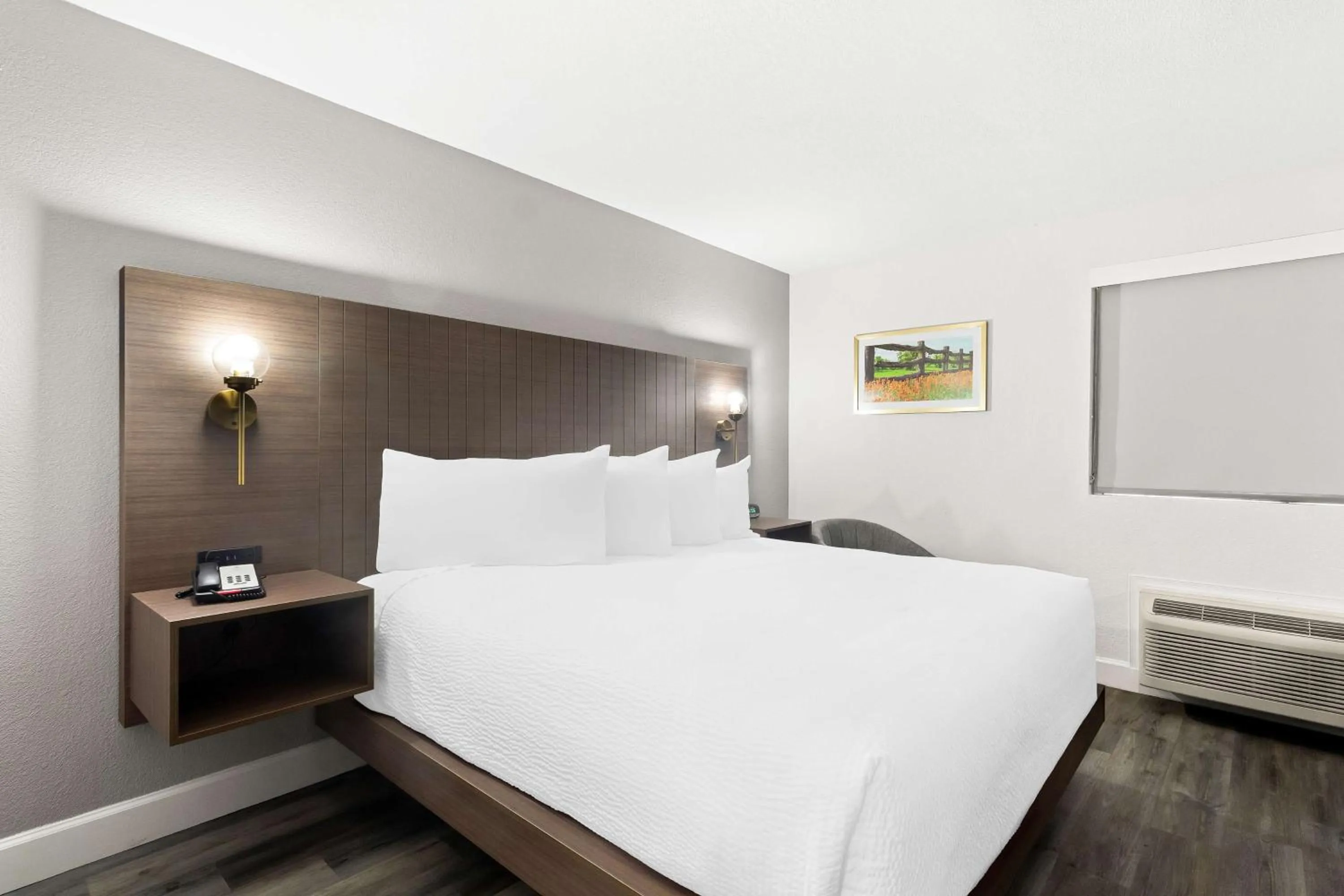Bedroom, Bed in SureStay Hotel by Best Western Groves