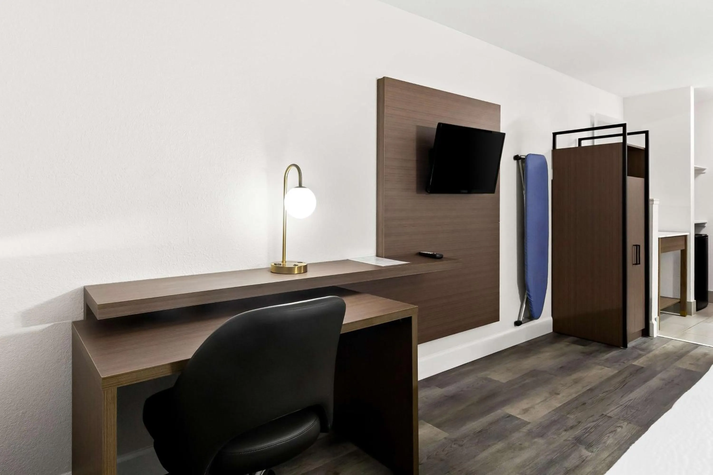 Bedroom in SureStay Hotel by Best Western Groves