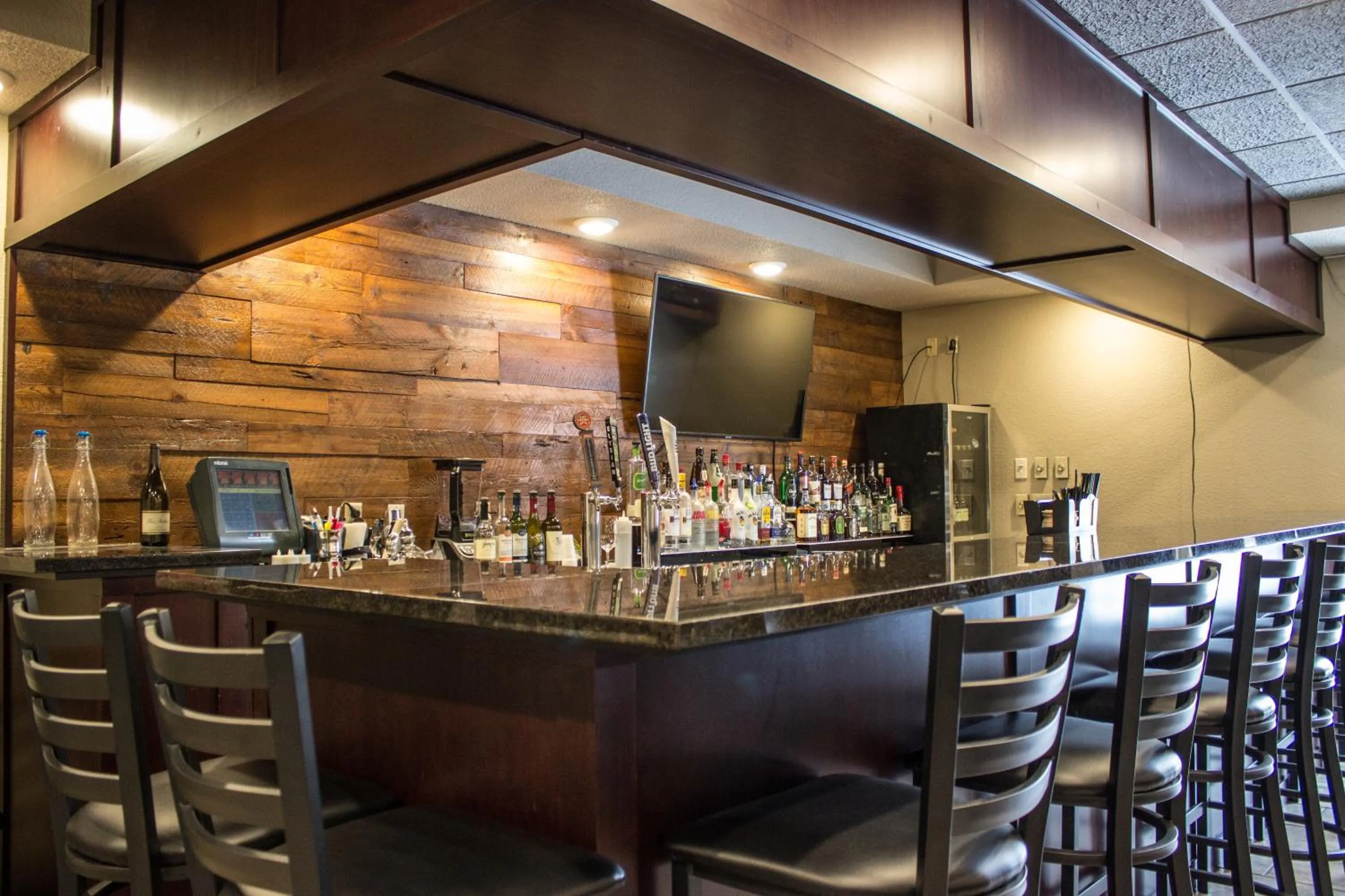 Lounge or bar in Cobblestone Suites - Oshkosh