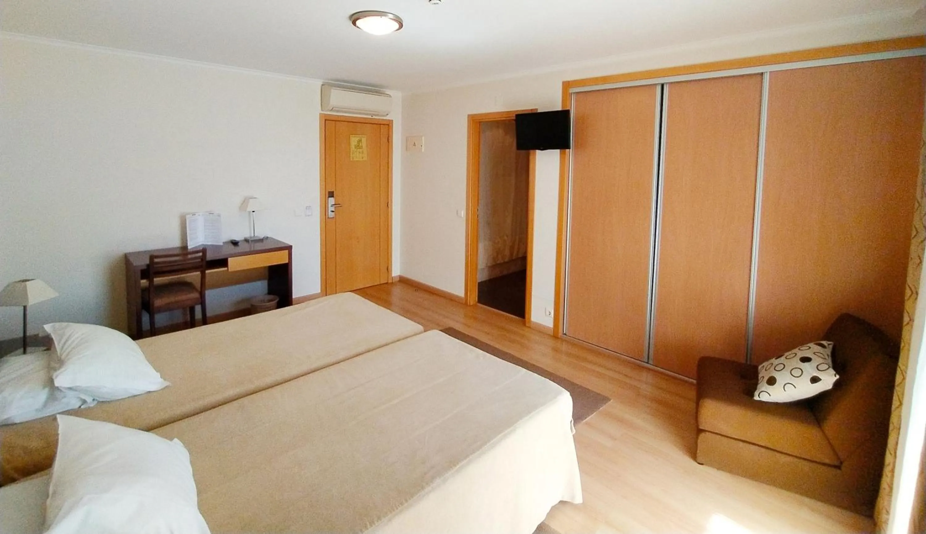 Photo of the whole room, Bed in Hotel Santo Condestavel