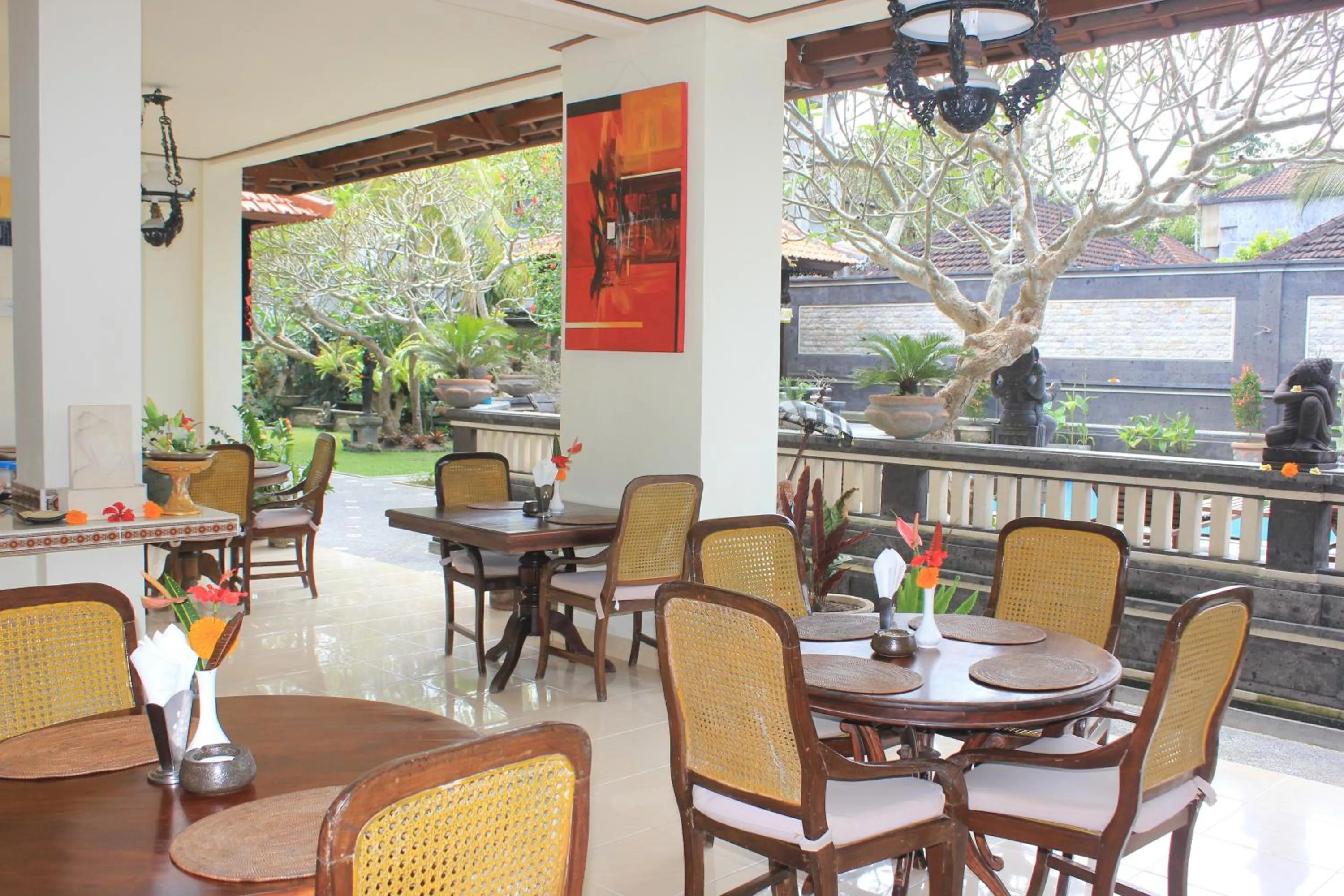 Restaurant/places to eat in Sagitarius Inn