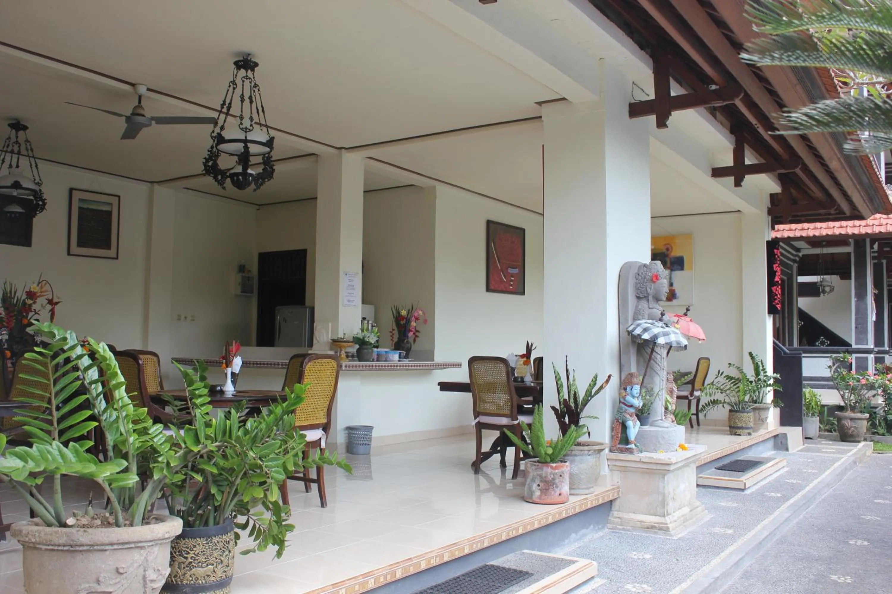 Restaurant/places to eat in Sagitarius Inn