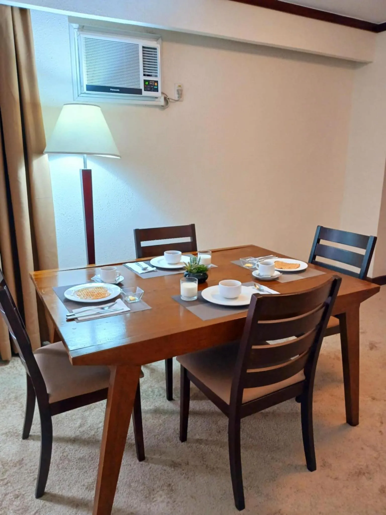 Dining area in Dohera Hotel