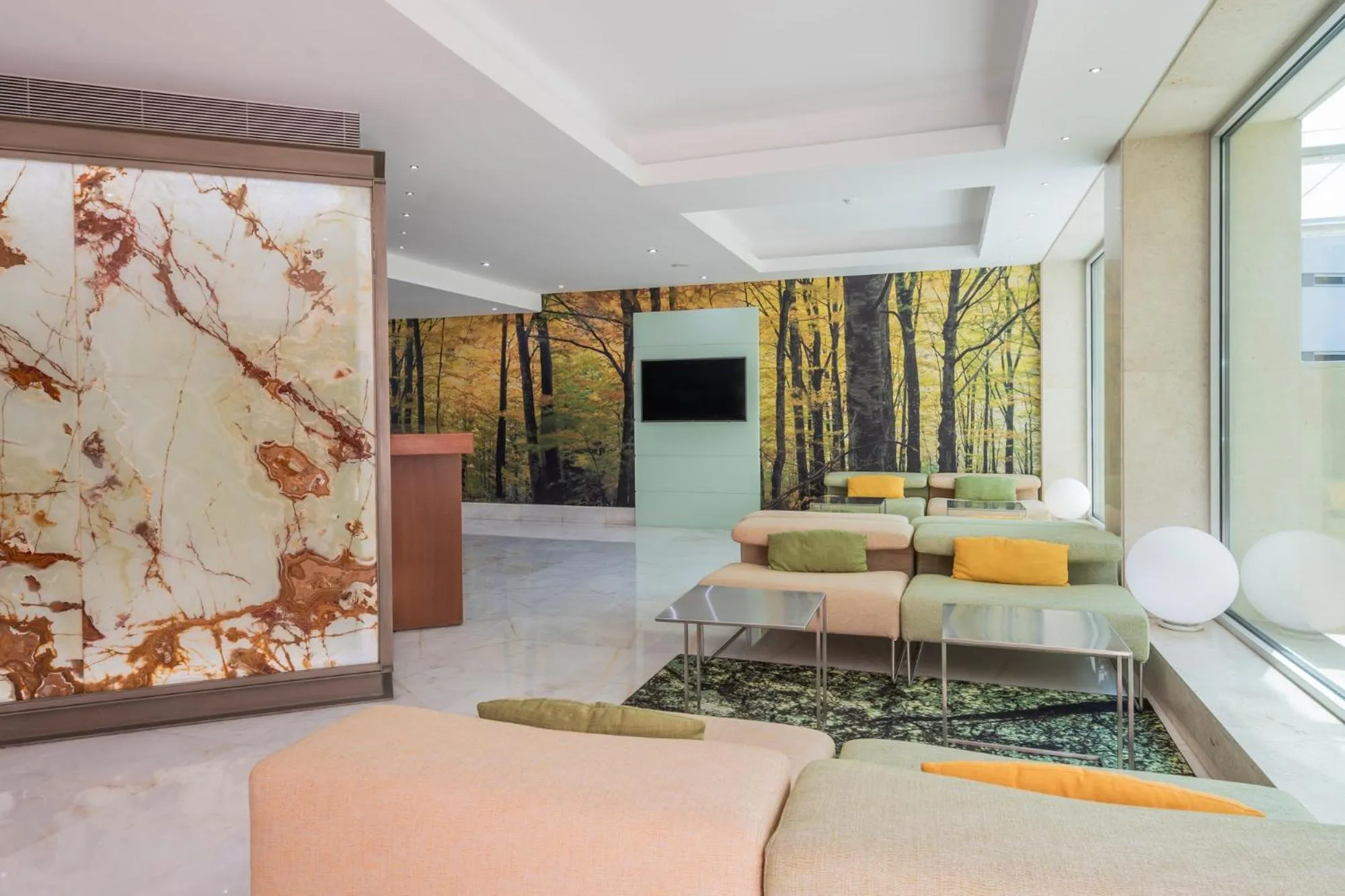 Seating area in HF Fénix Garden