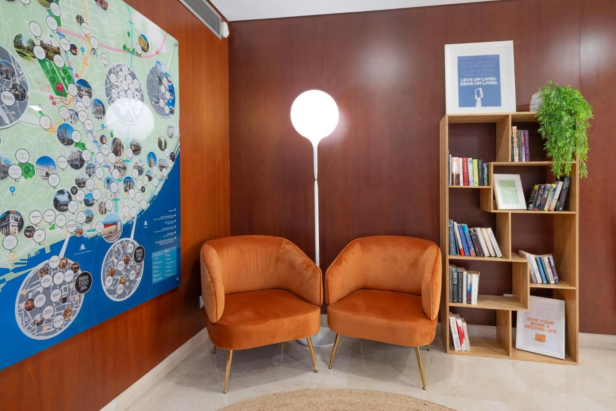 Seating area in HF Fénix Garden