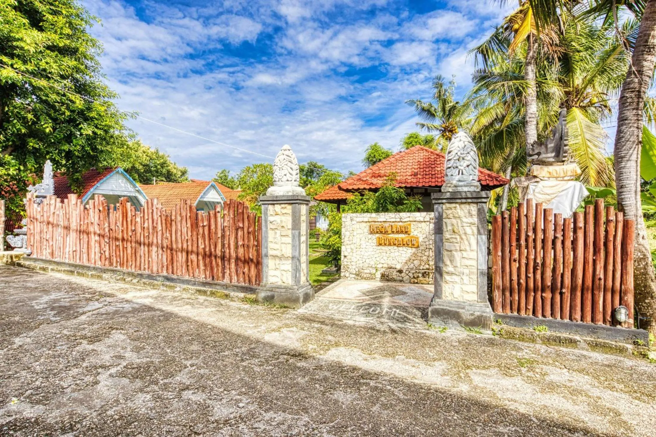 Facade/entrance in Megaland Bungalow