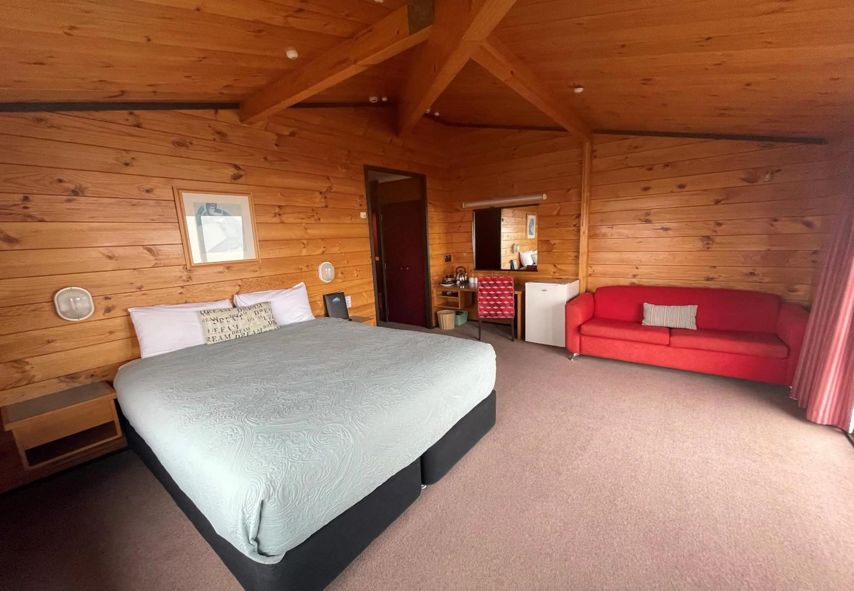 Photo of the whole room, Bed in Skotel Alpine Resort