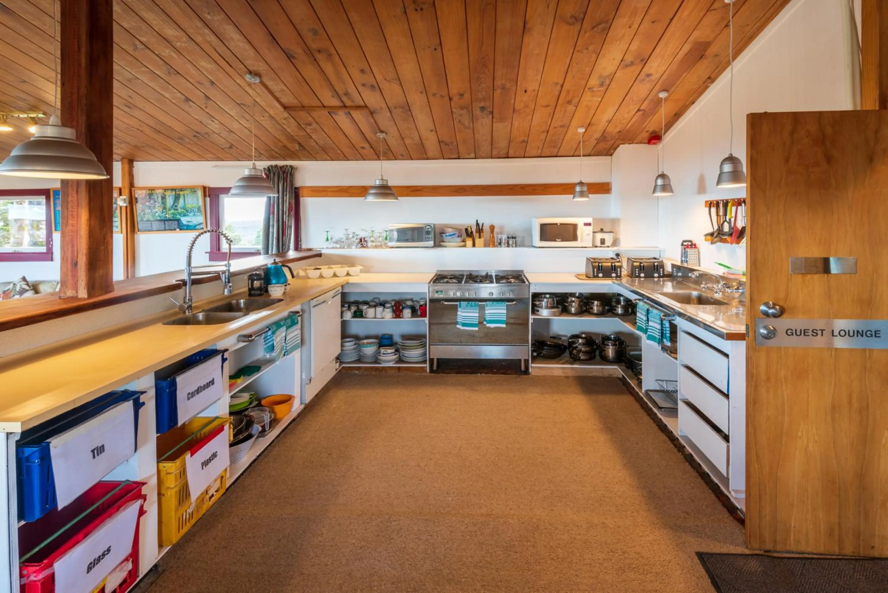 Communal kitchen in Skotel Alpine Resort