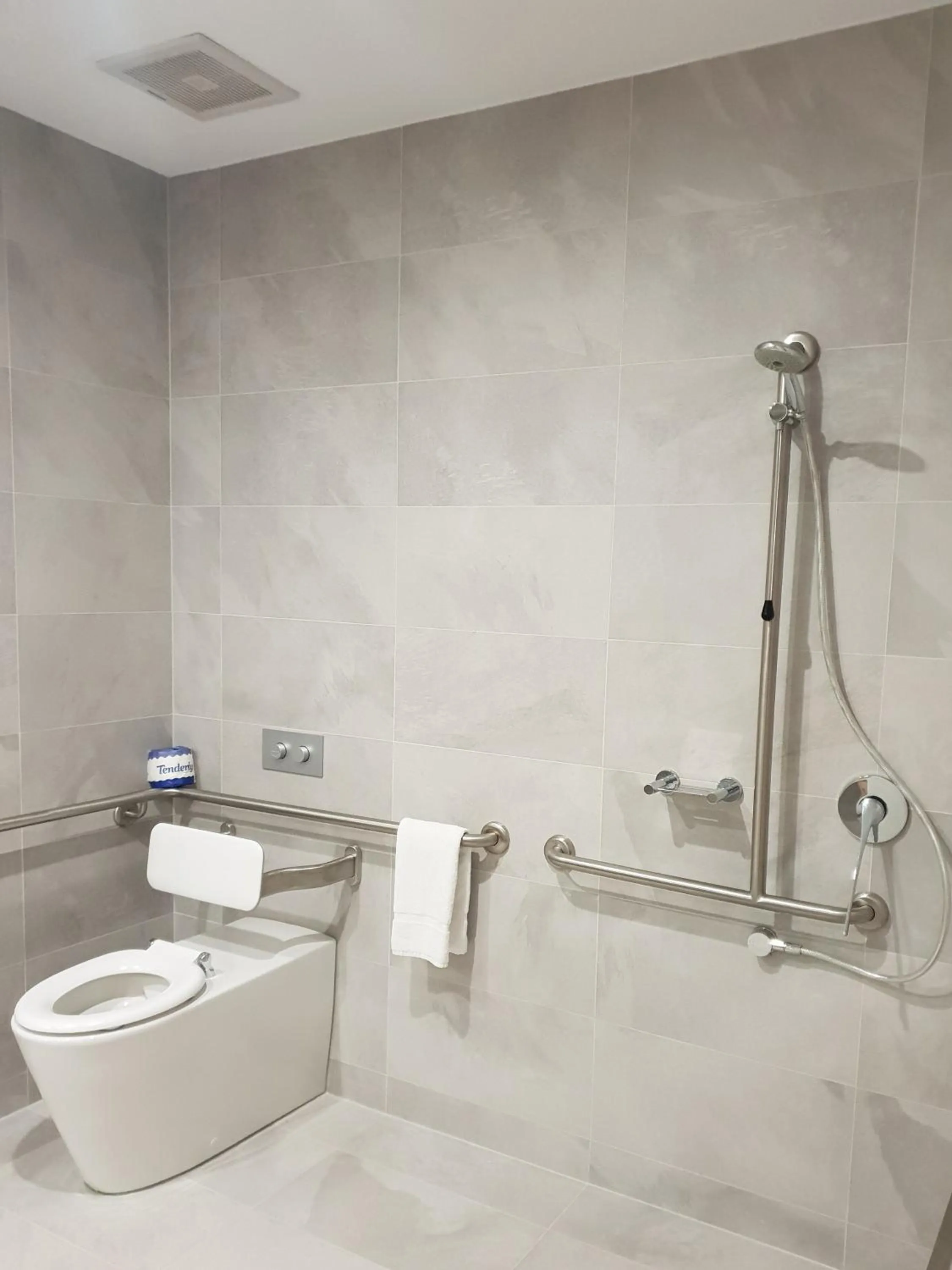 Shower in Ingot Hotel Perth, an Ascend Collection Hotel