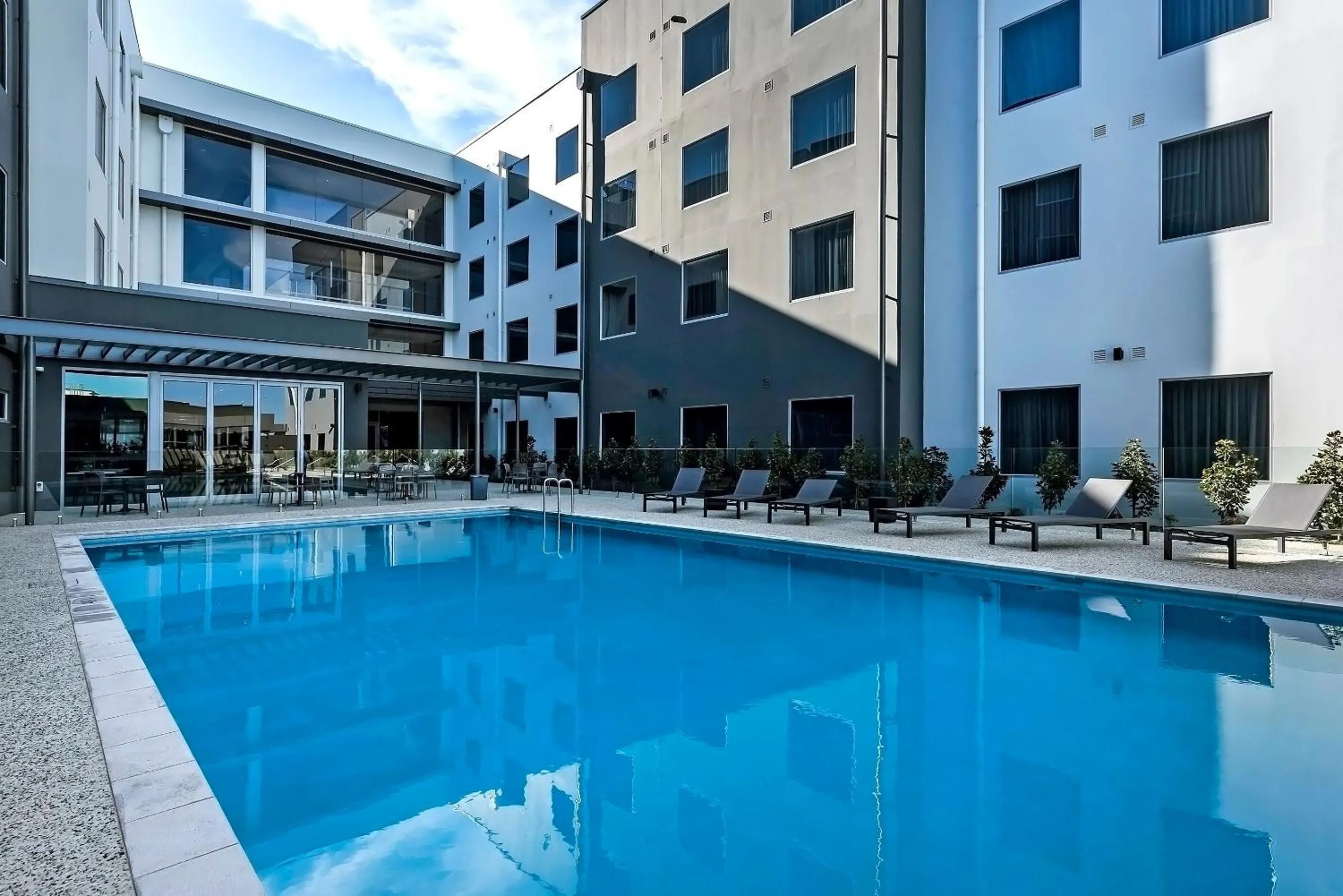 Swimming pool in Ingot Hotel Perth, an Ascend Collection Hotel