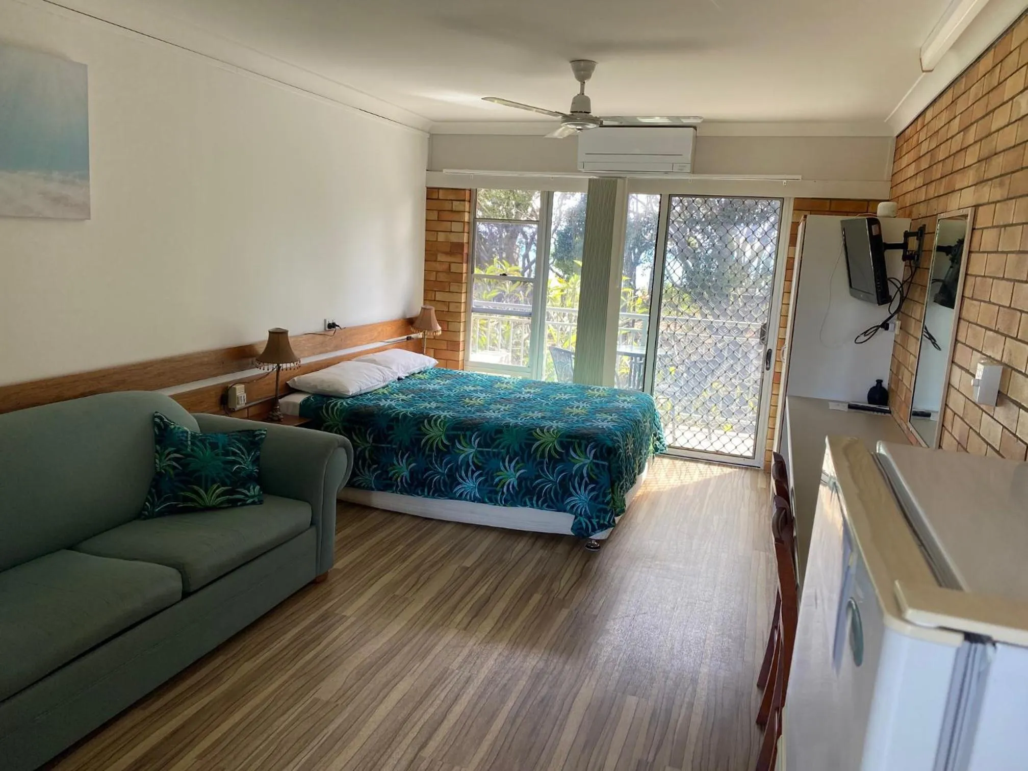 Queen Room in Shelly Beach Motel