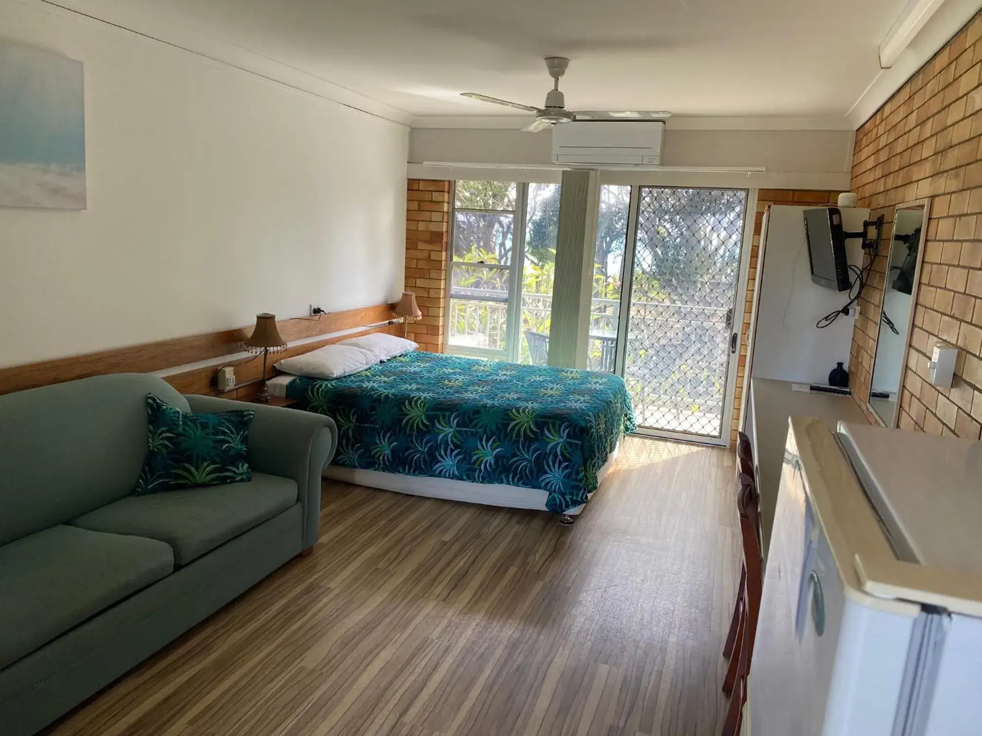 Queen Room in Shelly Beach Motel Queen Room in Shelly Beach Motel