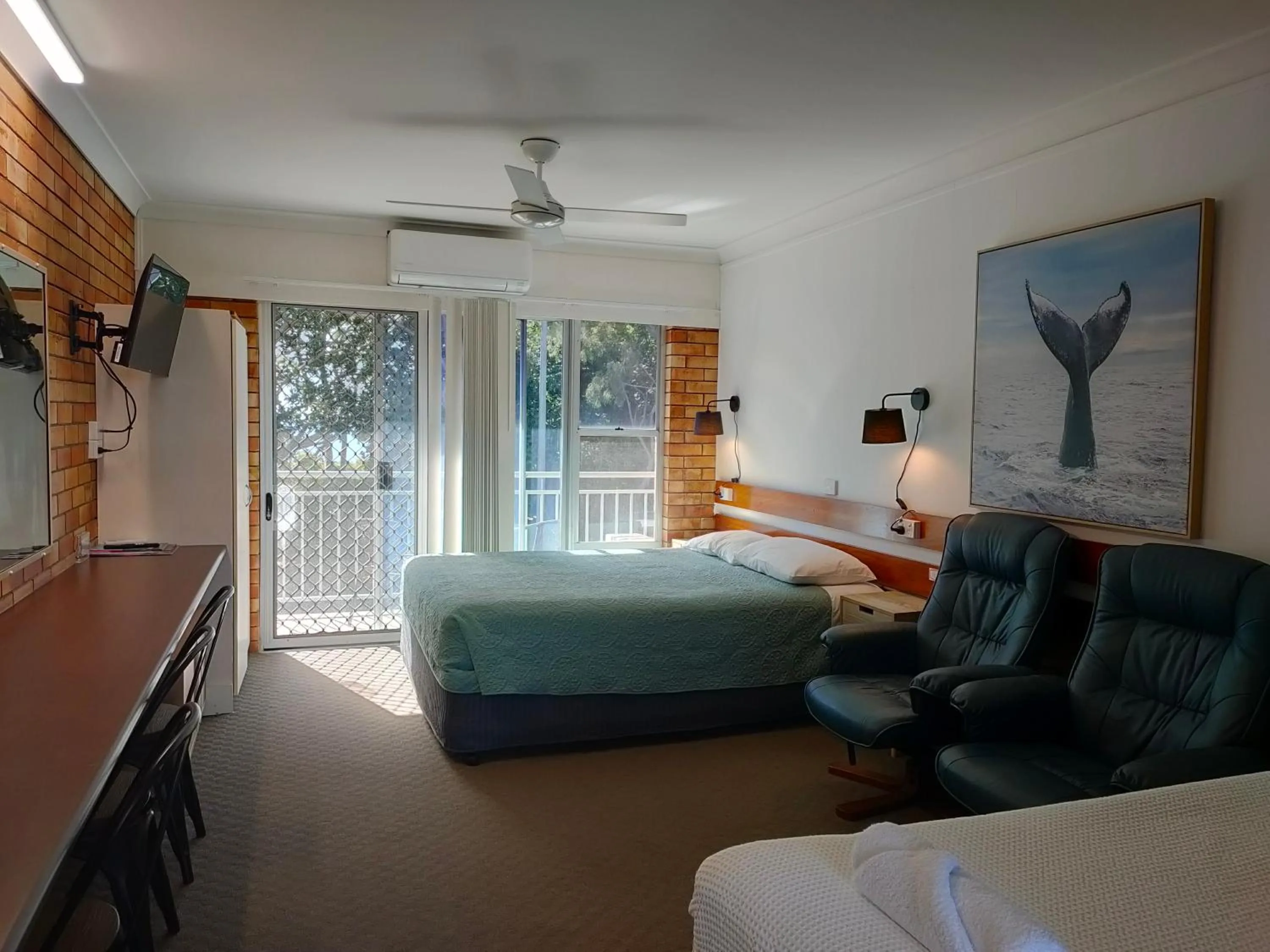 Bed in Shelly Beach Motel
