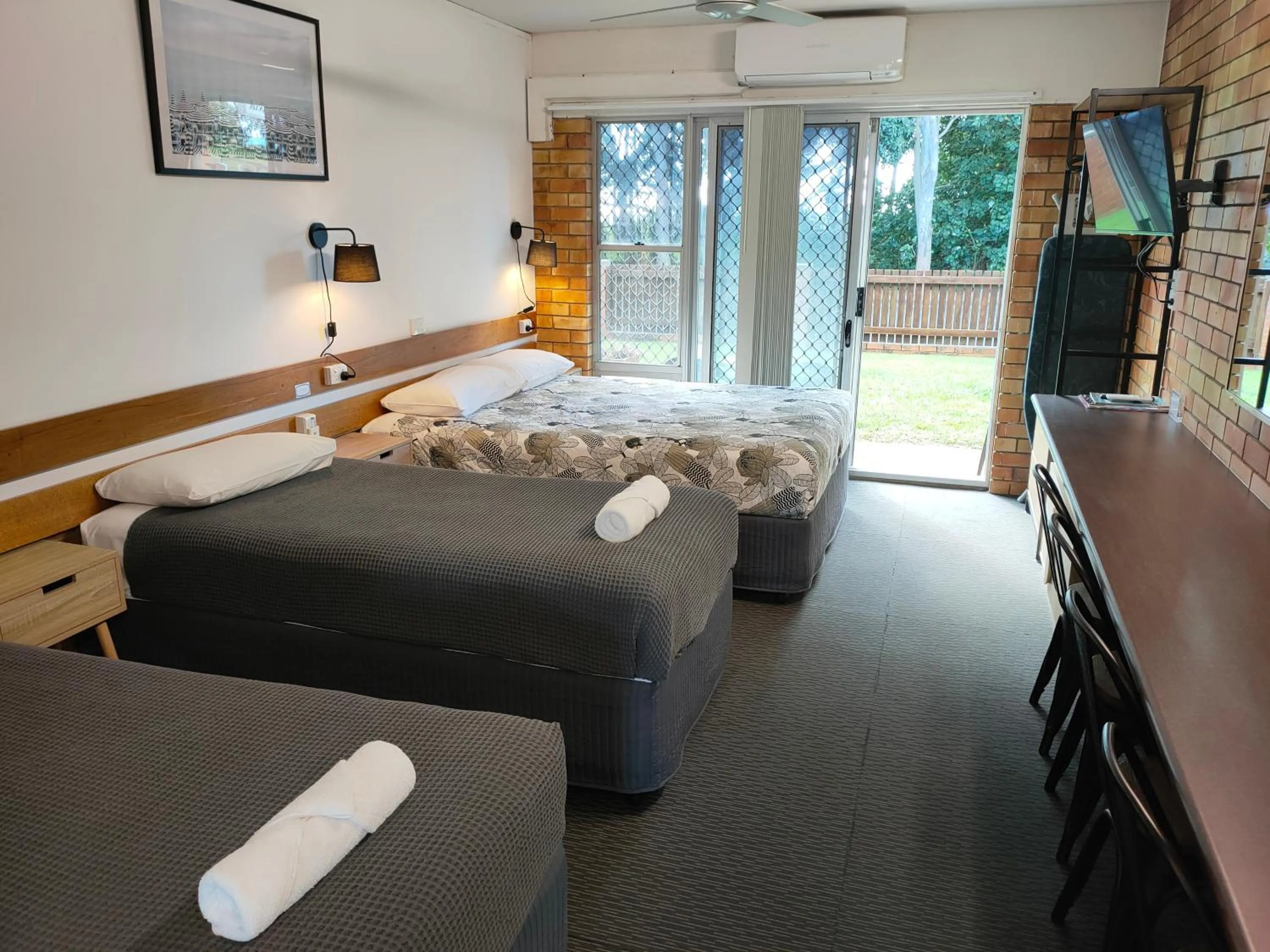 Bed in Shelly Beach Motel