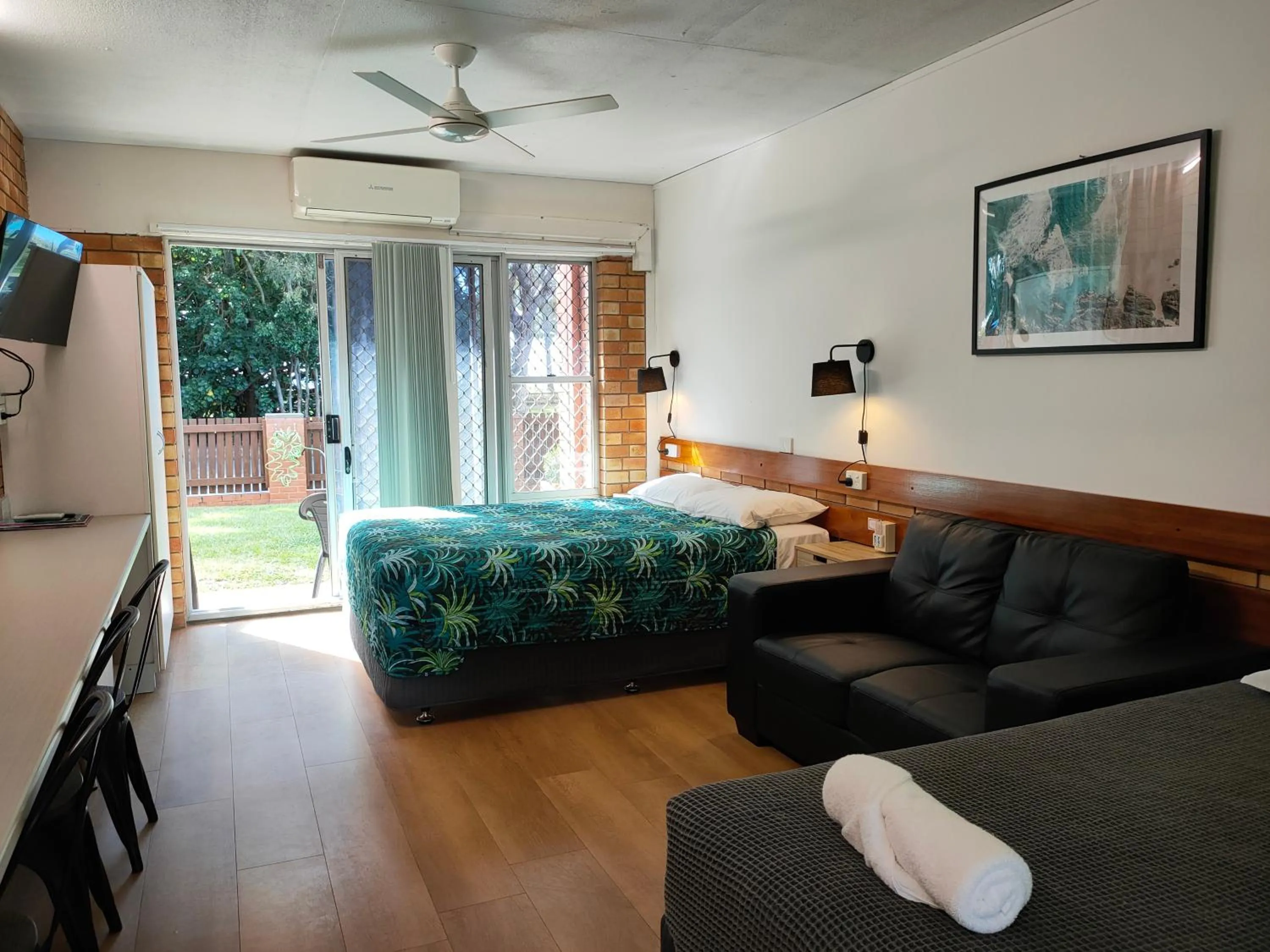 Bed in Shelly Beach Motel