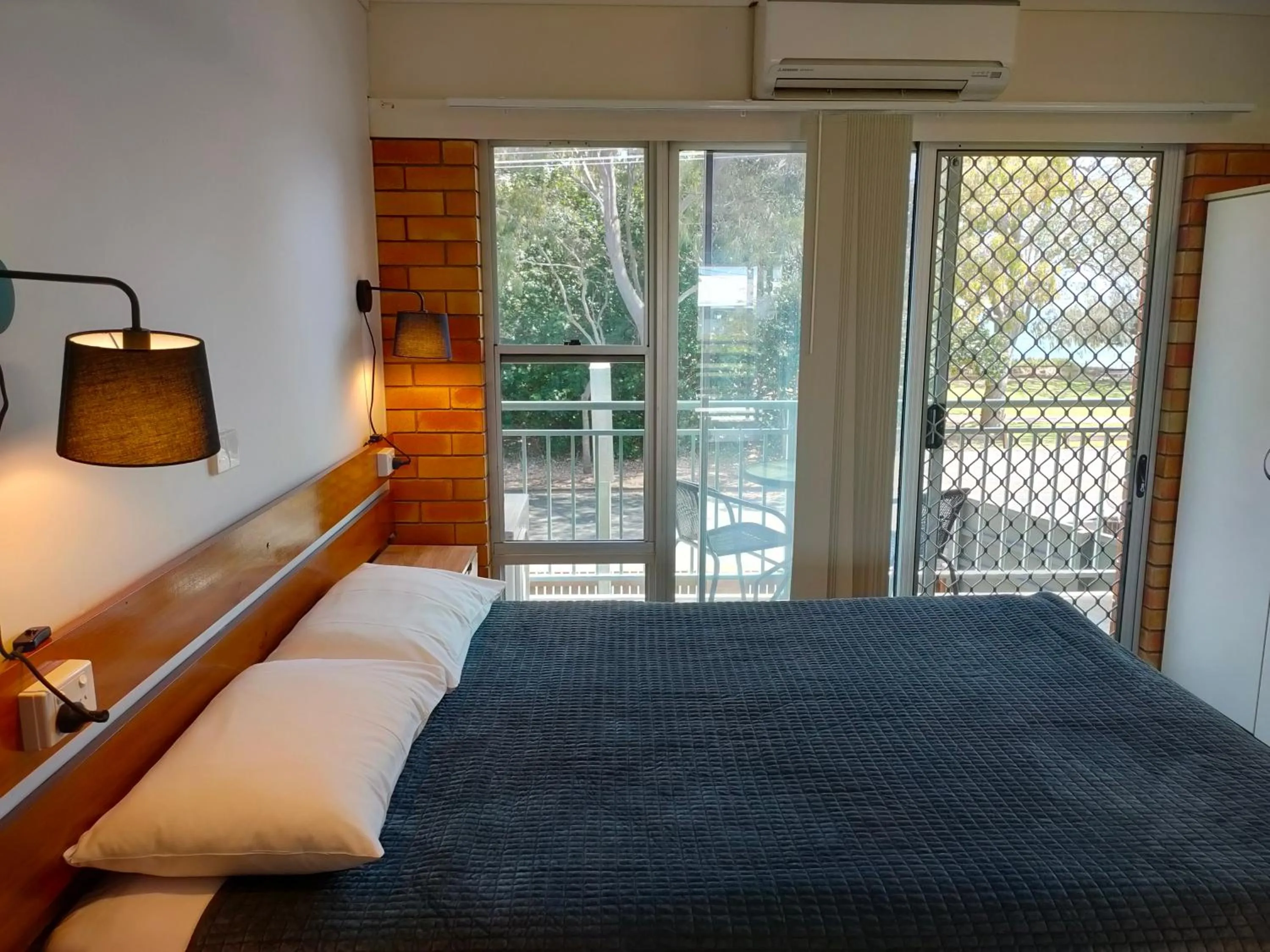 Bed in Shelly Beach Motel