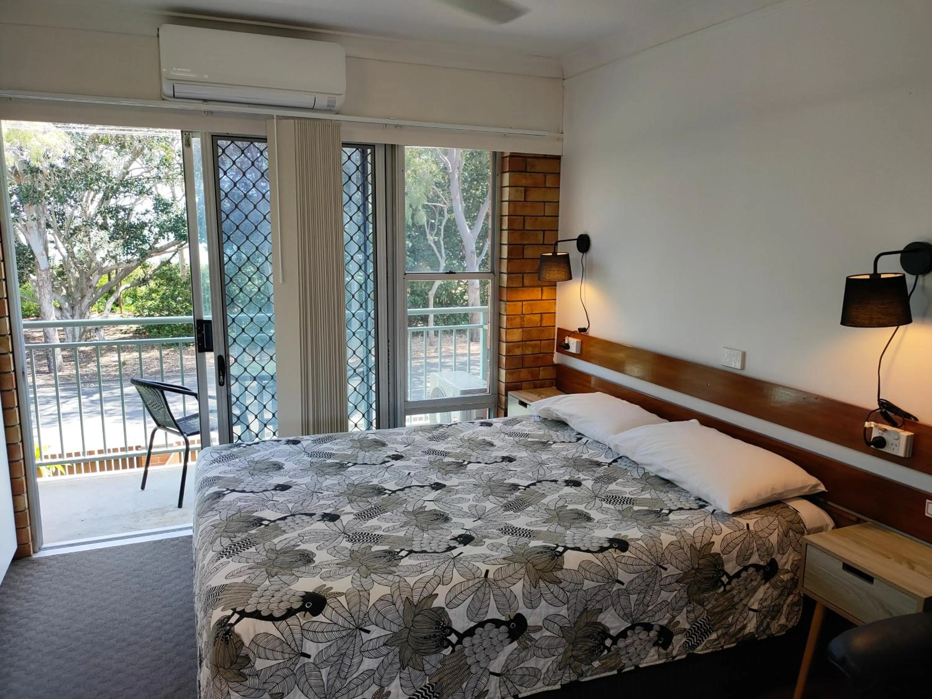 Bed in Shelly Beach Motel