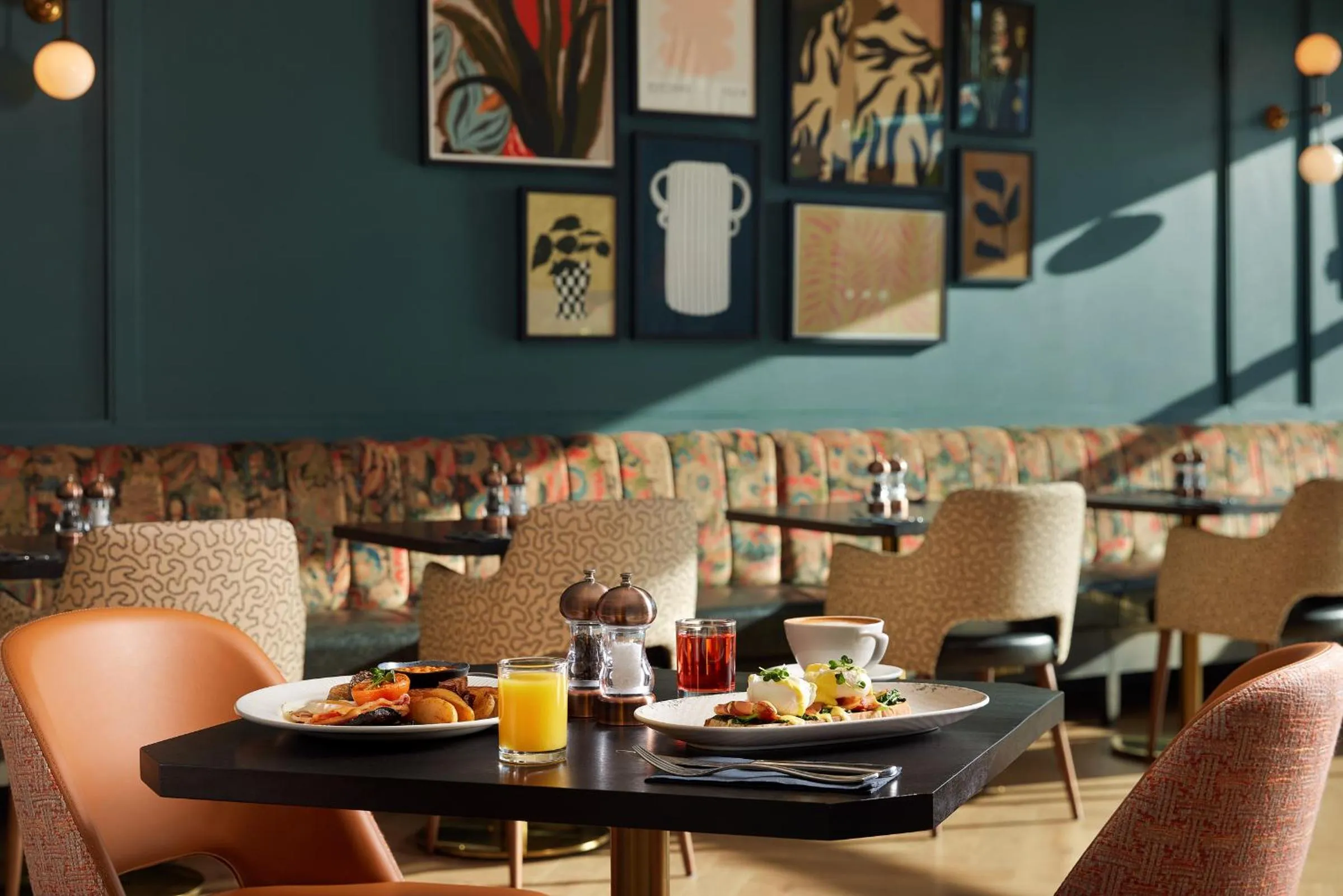 Restaurant/places to eat in The Gateway Hotel