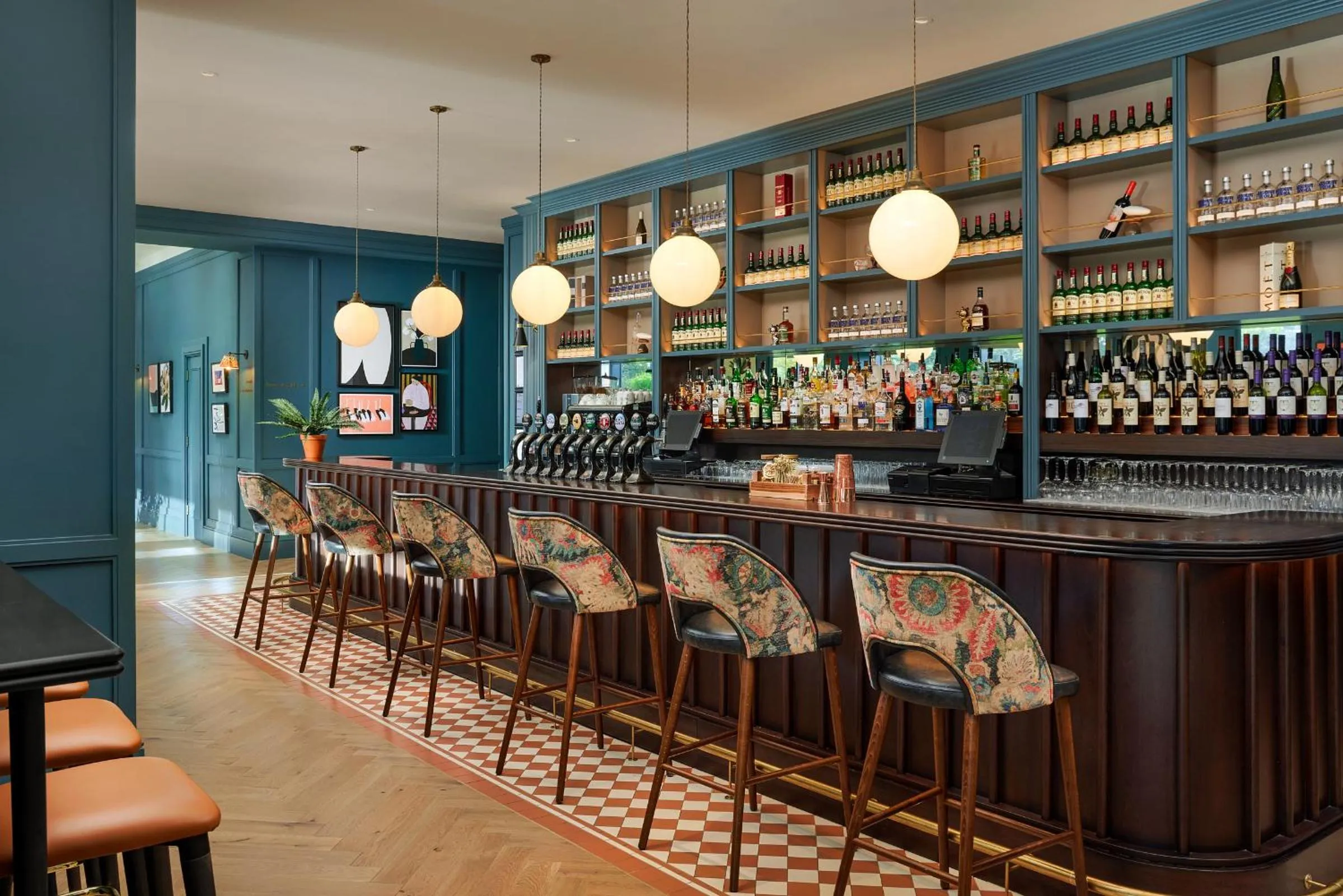 Restaurant/places to eat in The Gateway Hotel