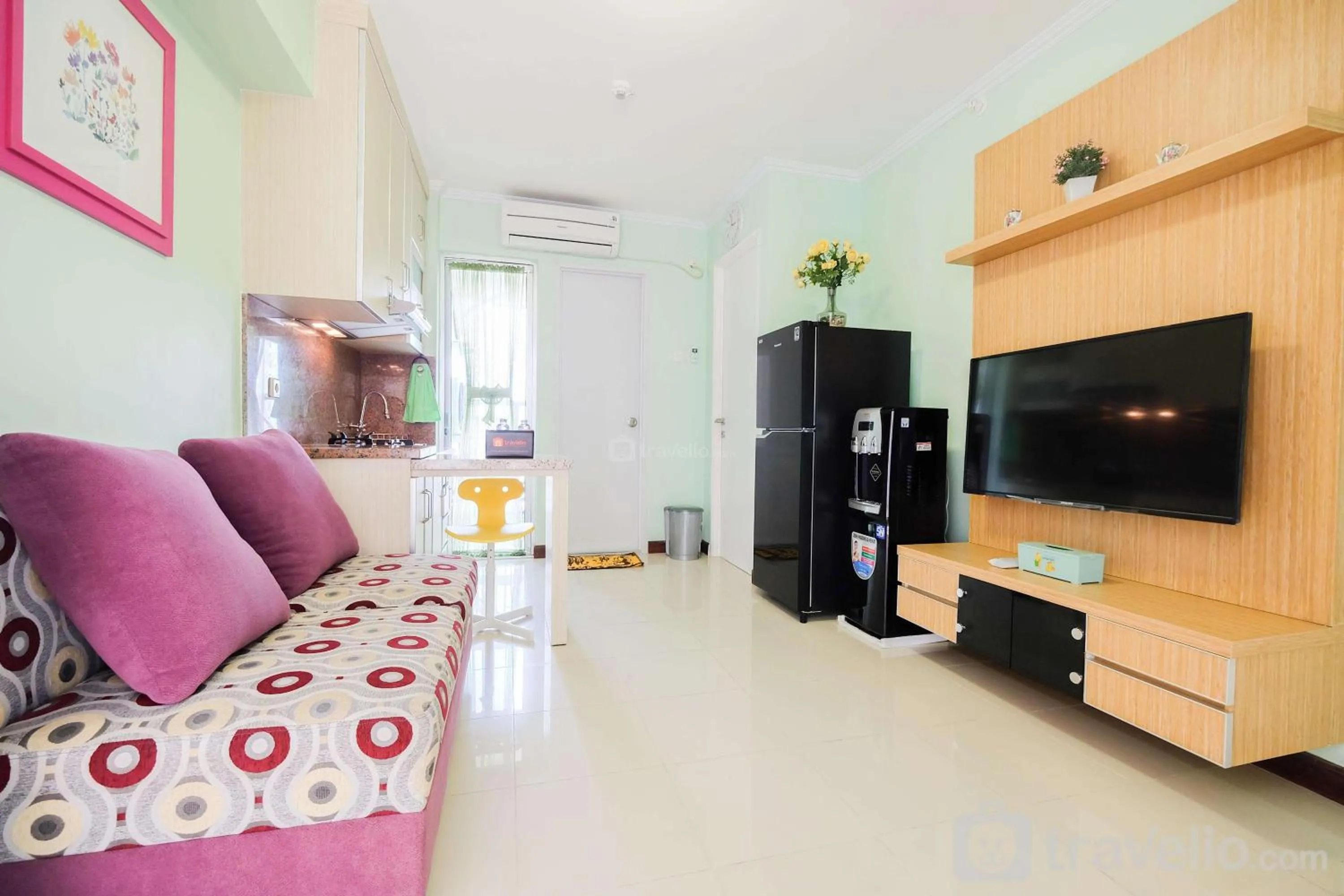 Living room in Cozy 2BR Bassura City Apartment By Travelio