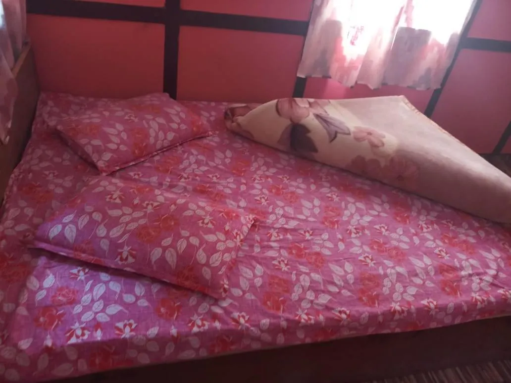 Photo of the whole room, Bed in Reshi River Cottage