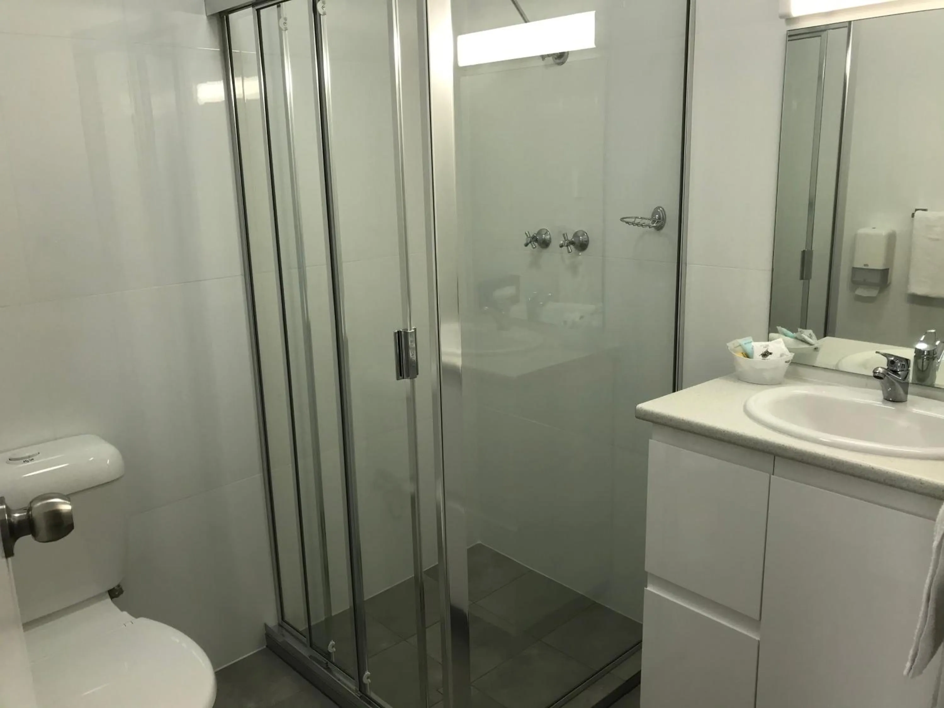 Bathroom in Frewville Motor Inn