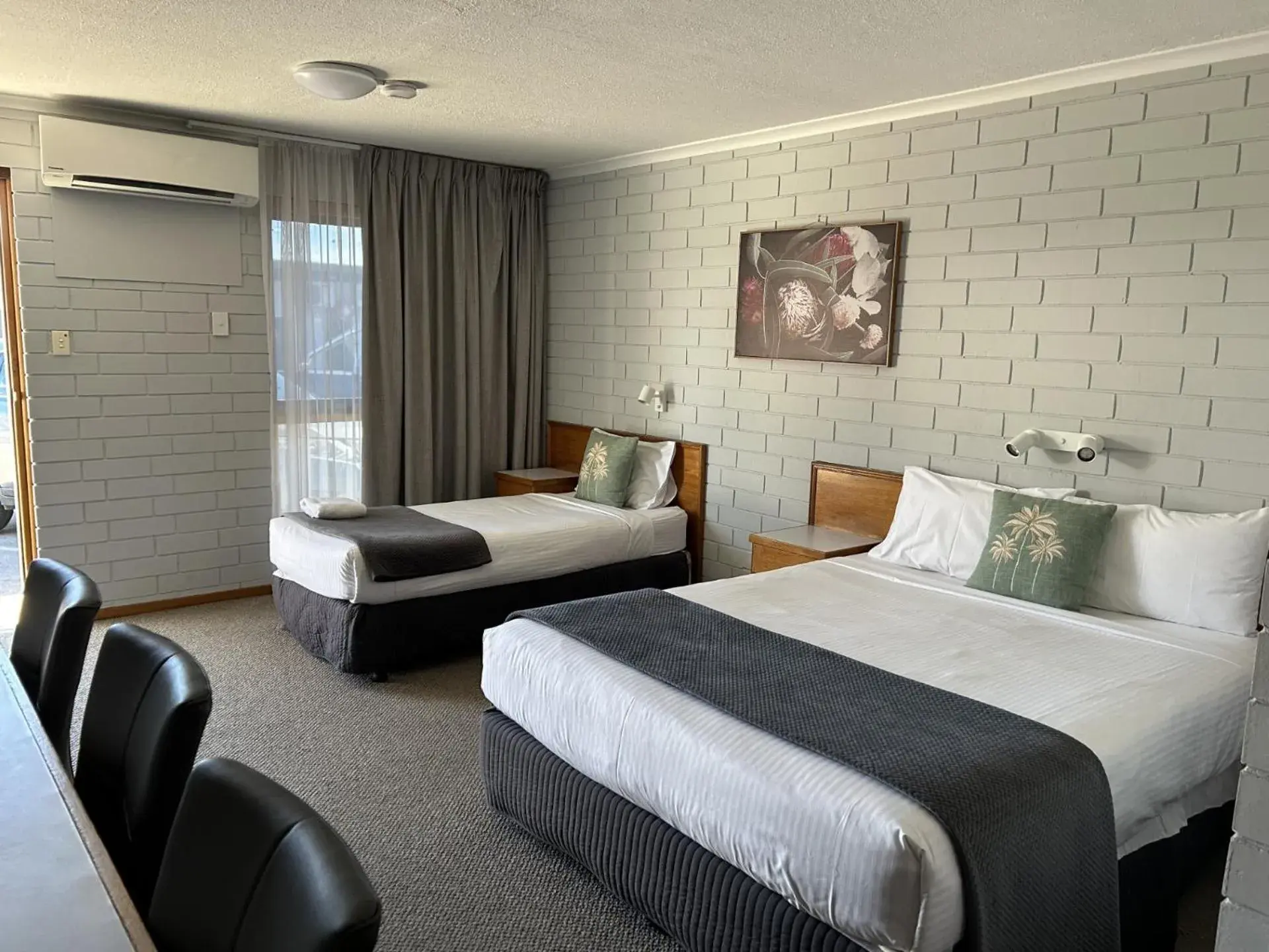 Economy Twin Room in Frewville Motor Inn Economy Twin Room in Frewville Motor Inn