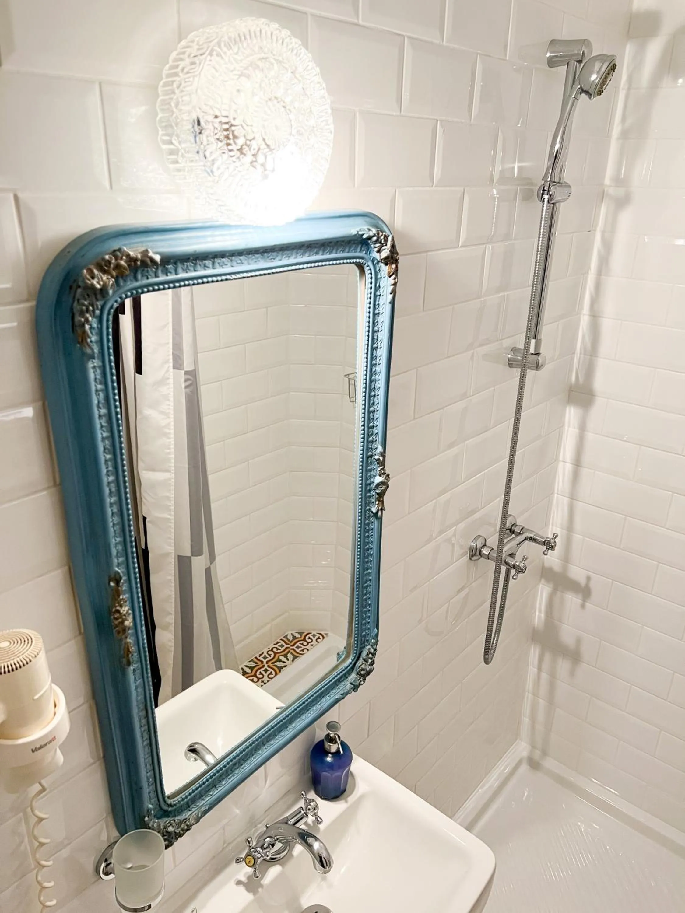 Bathroom in City Circus Athens