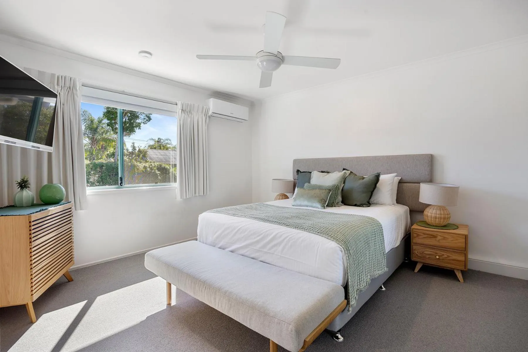 Bed in Terrapin Apartments