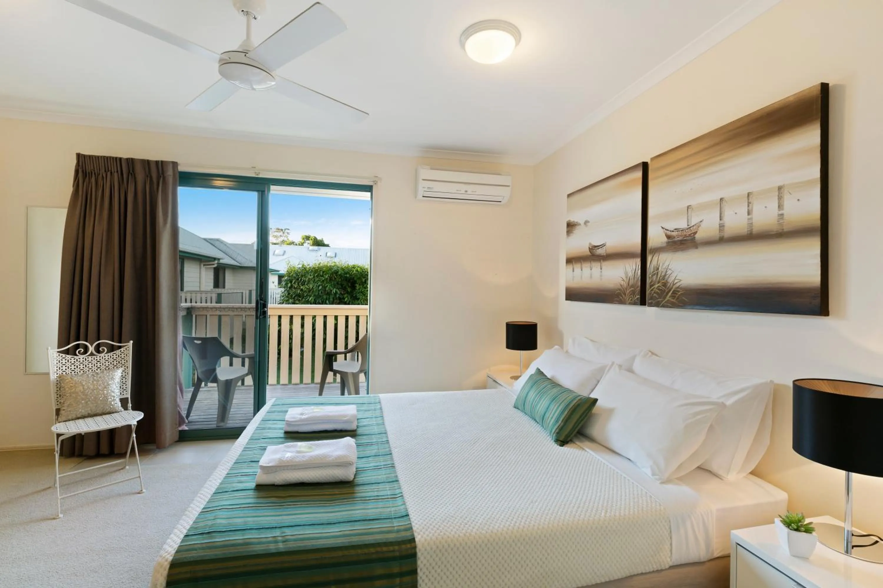 Bed in Terrapin Apartments