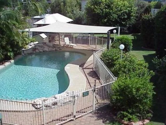 Day in Terrapin Apartments