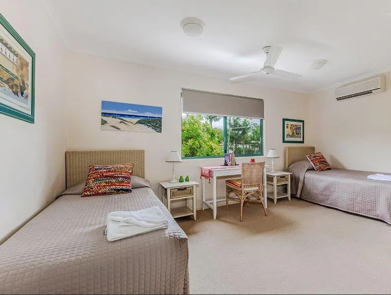 Day, Bed in Terrapin Apartments