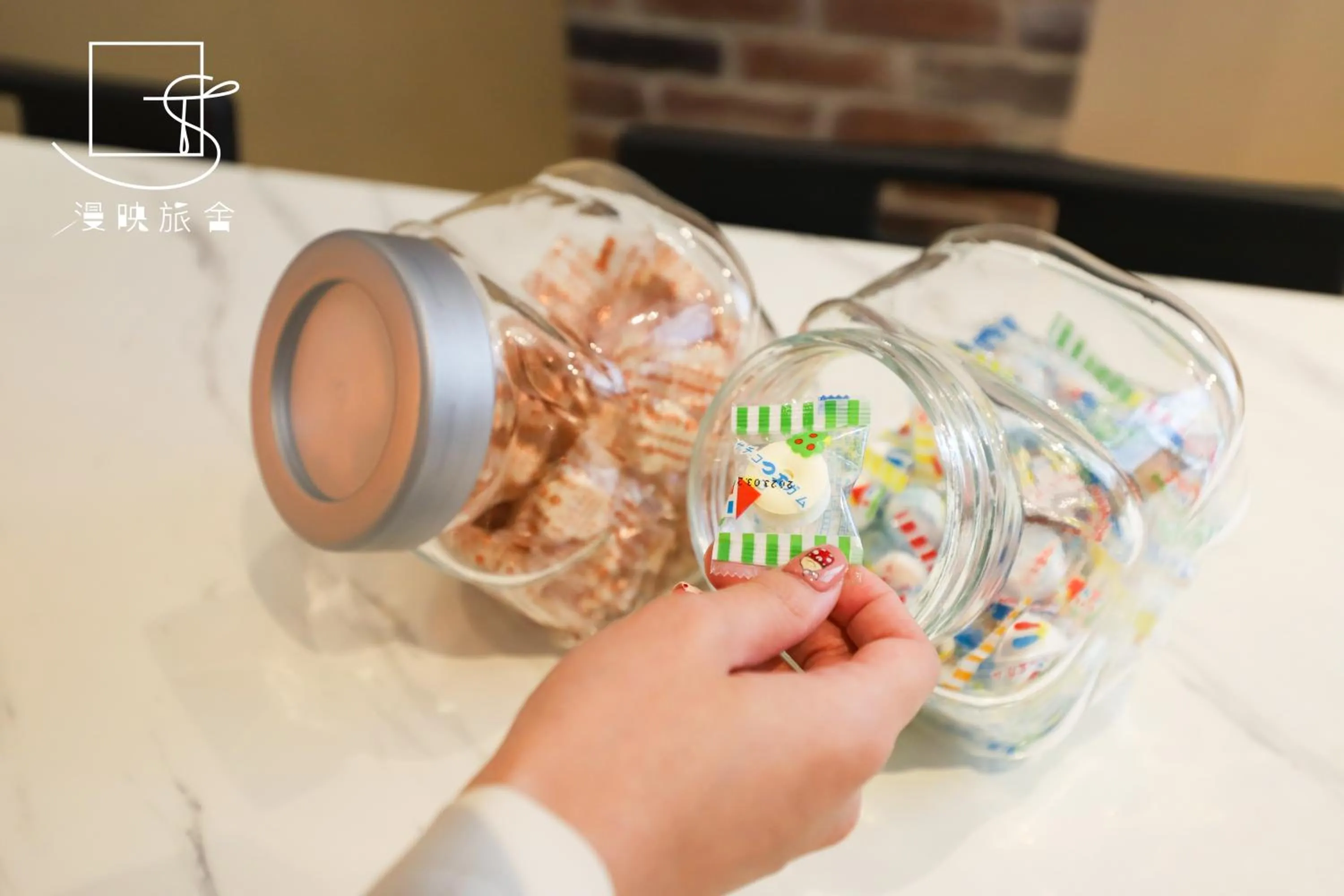 Food and drinks in Slow Town Hotel-Reel