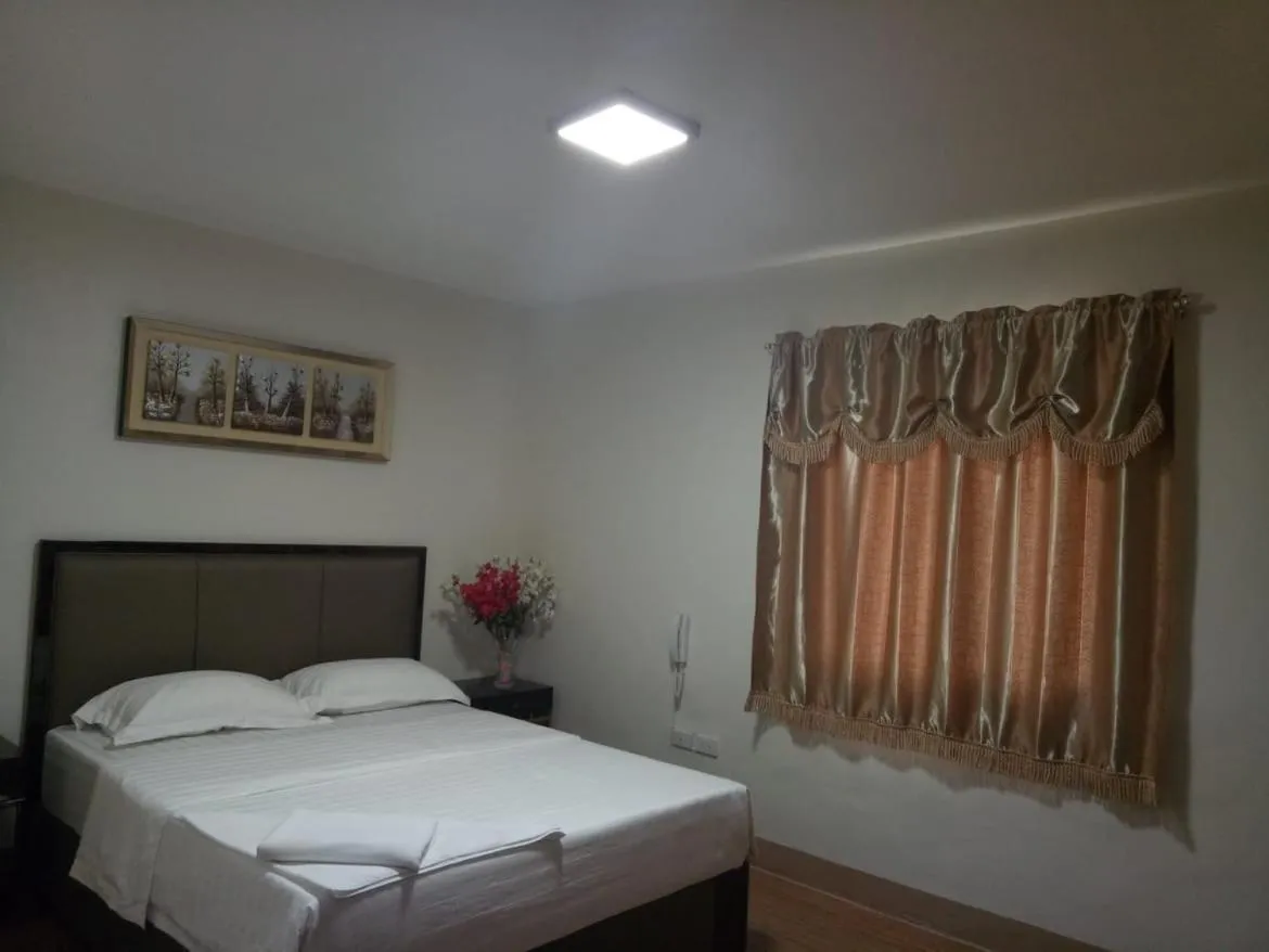 Bed in Meaco Royal Hotel - Batangas City