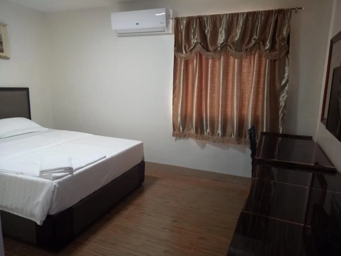 Bed in Meaco Royal Hotel - Batangas City
