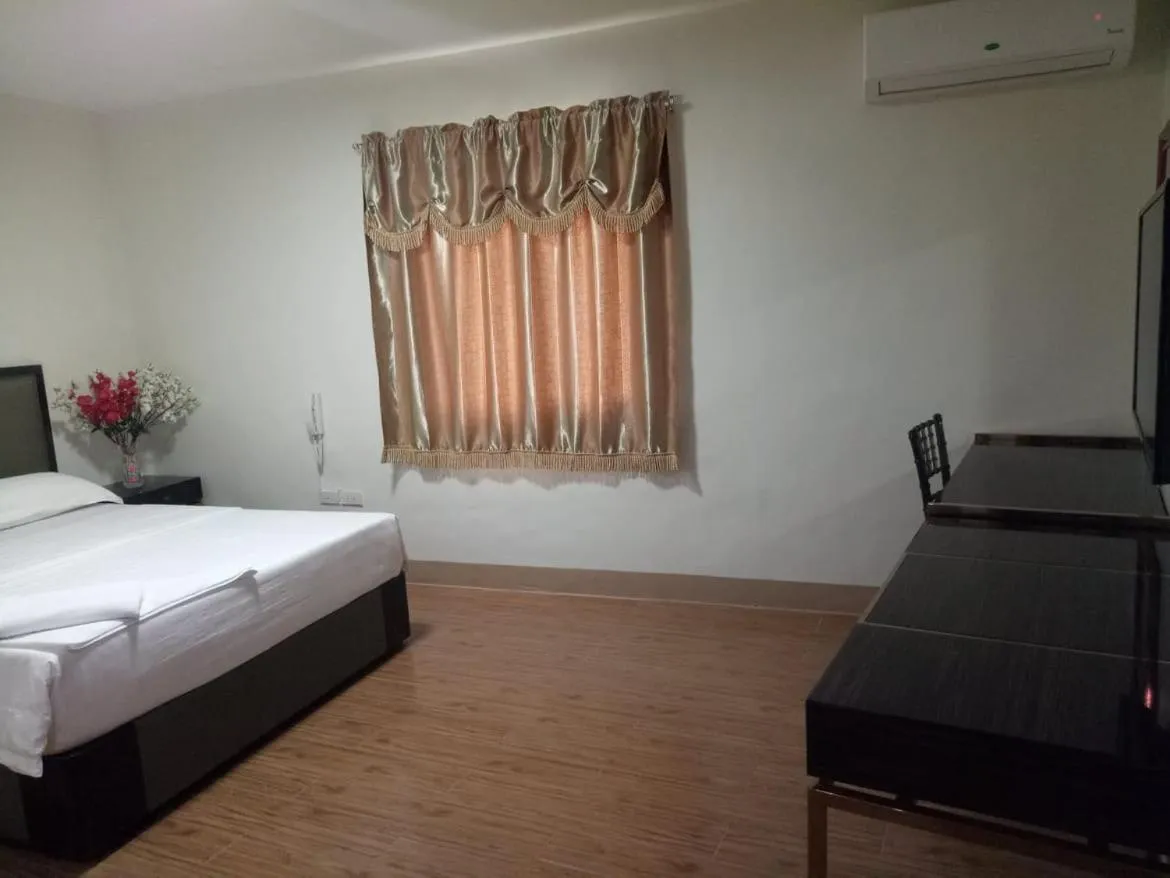 Bed in Meaco Royal Hotel - Batangas City