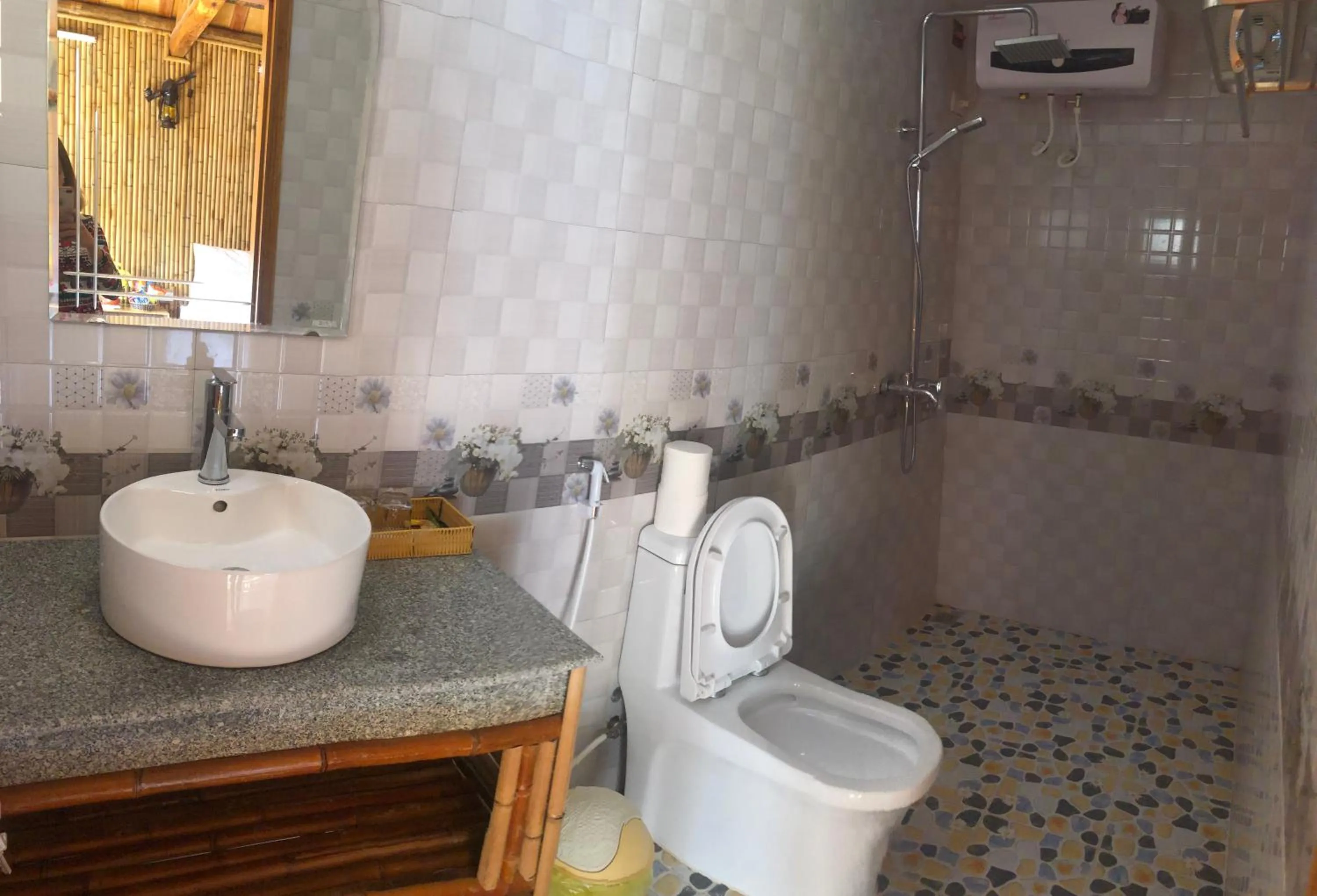 Shower in Tam Coc Hello Homestay