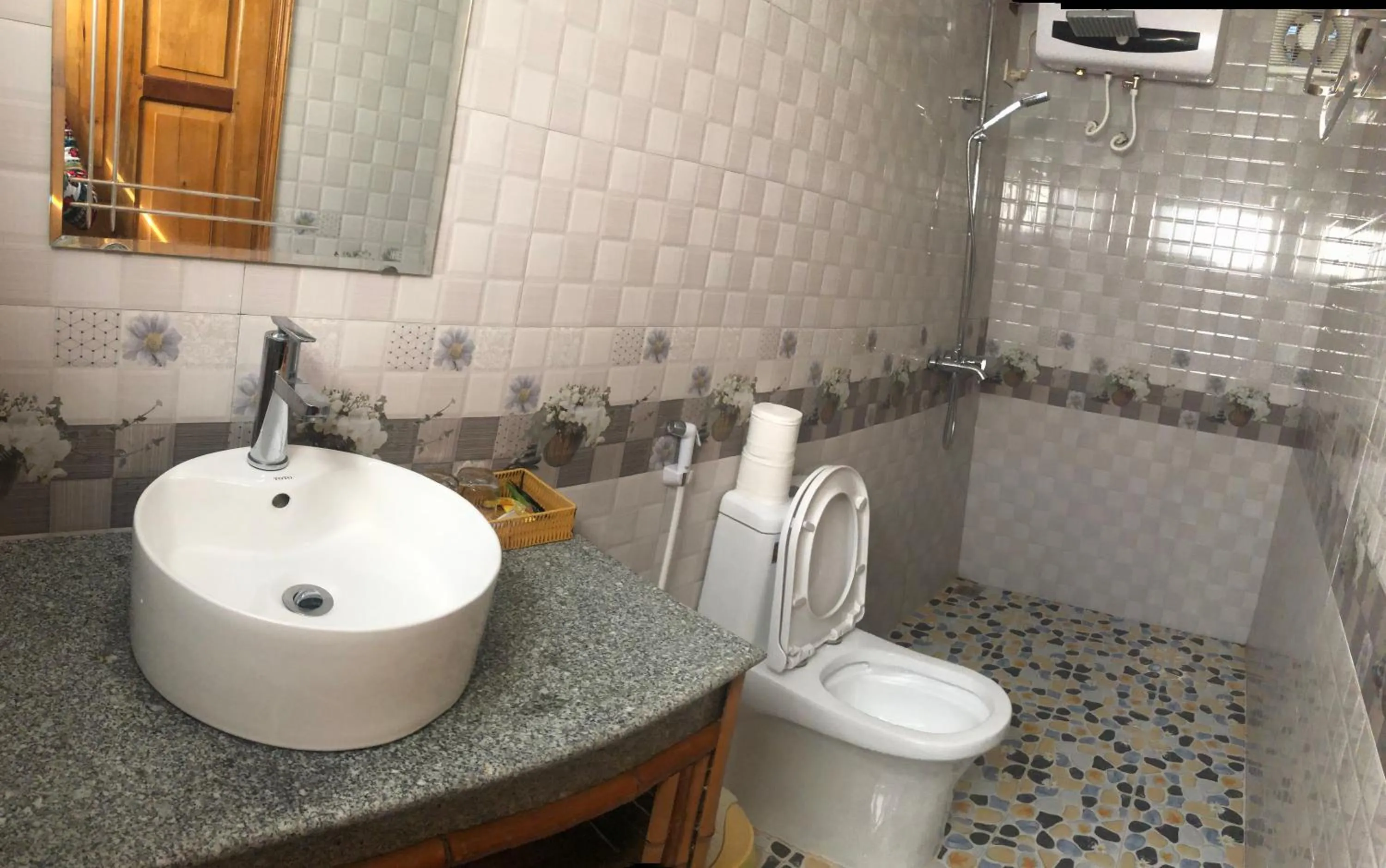 Shower in Tam Coc Hello Homestay