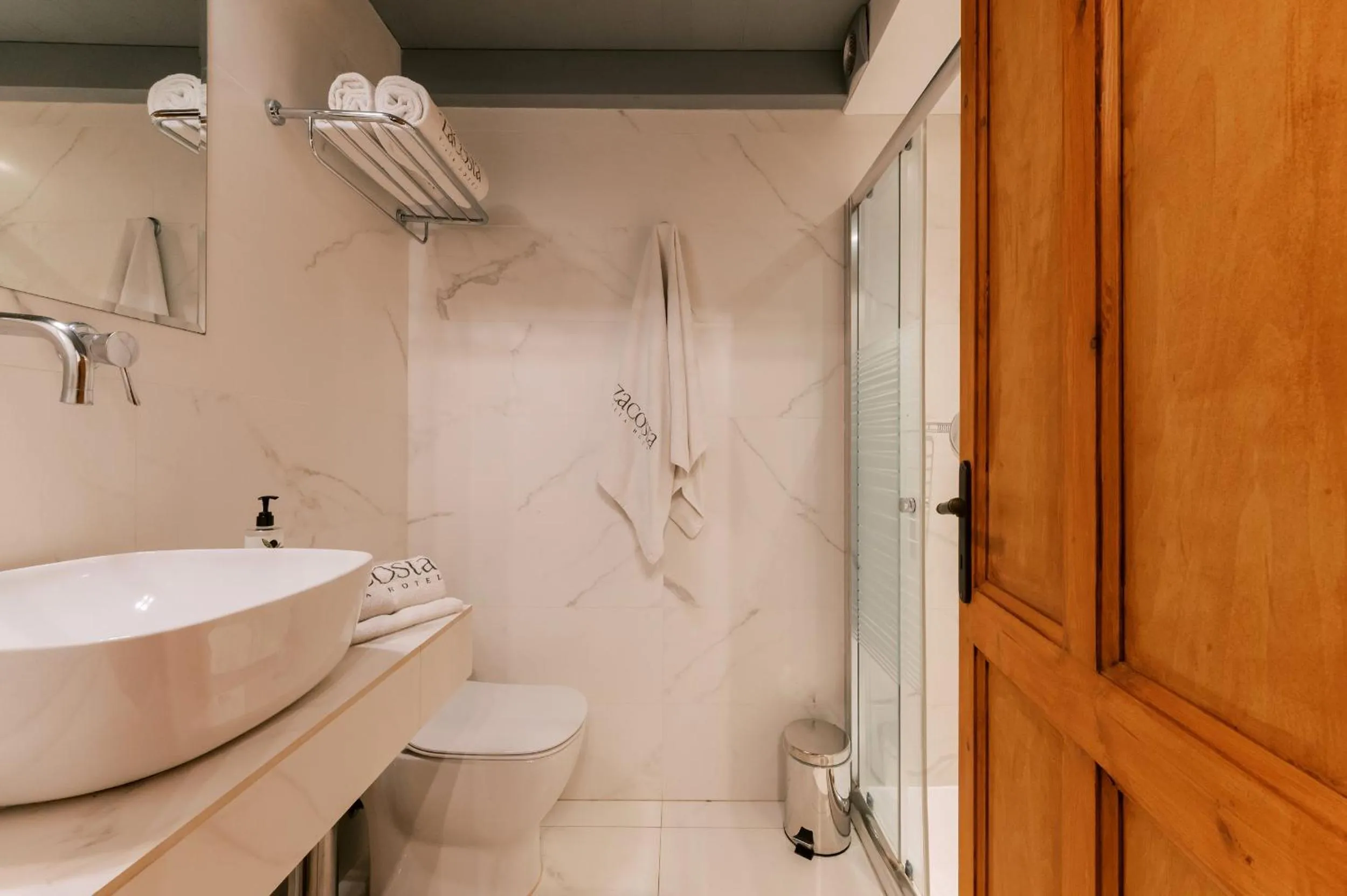 Shower in Zacosta Villa Hotel