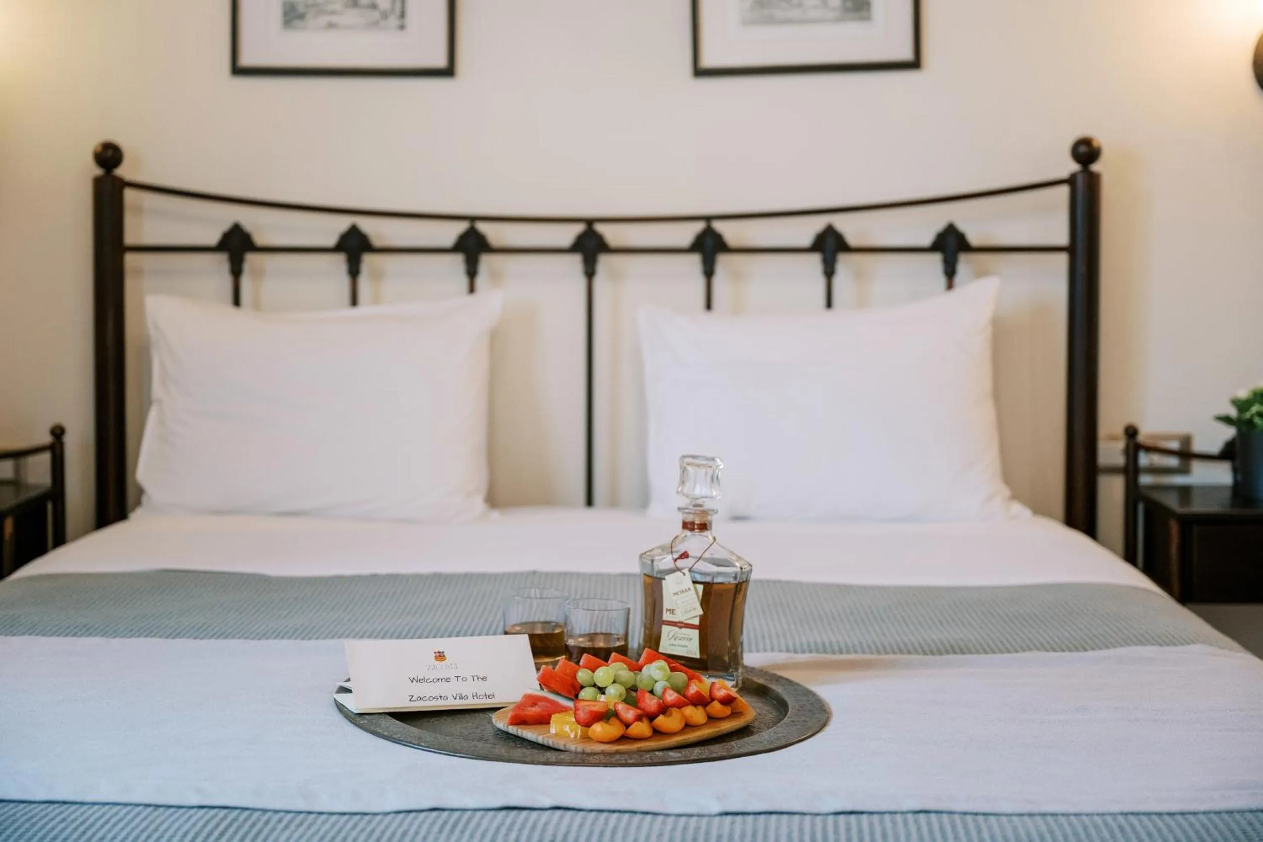 Food and drinks, Bed in Zacosta Villa Hotel