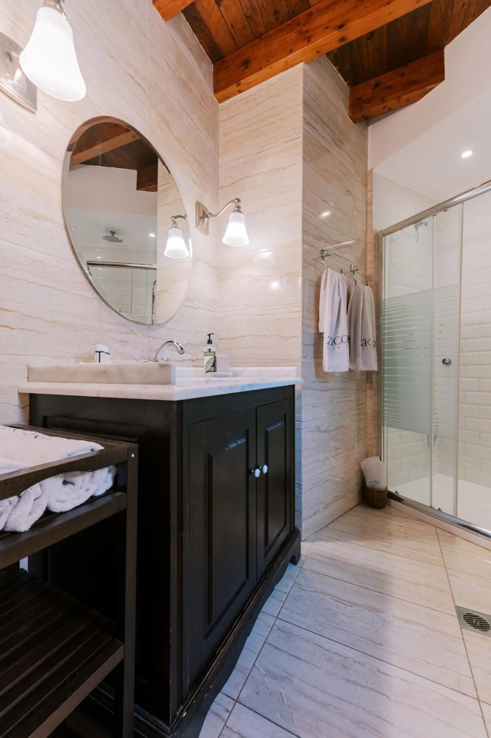 Shower in Zacosta Villa Hotel