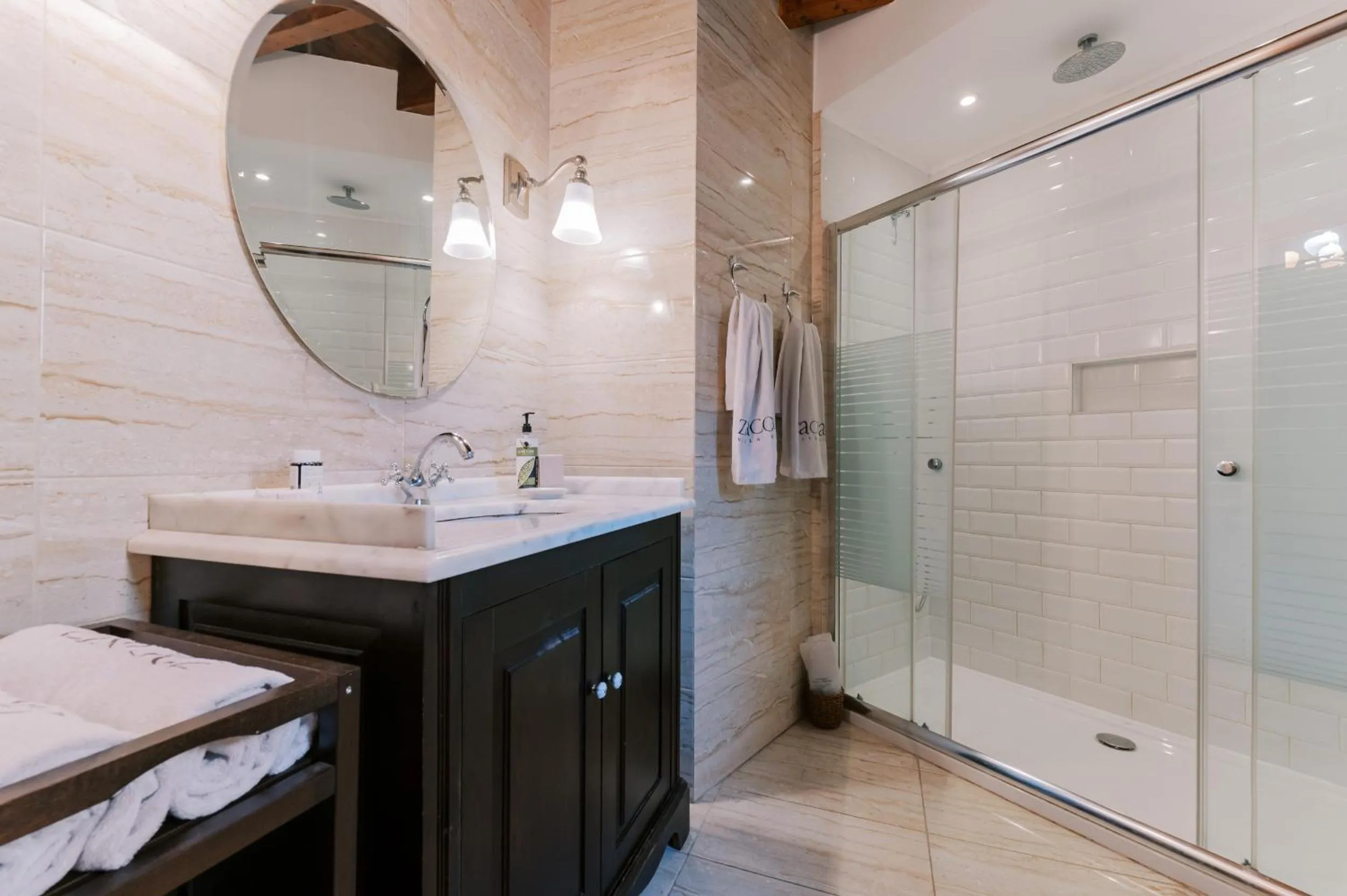 Shower in Zacosta Villa Hotel