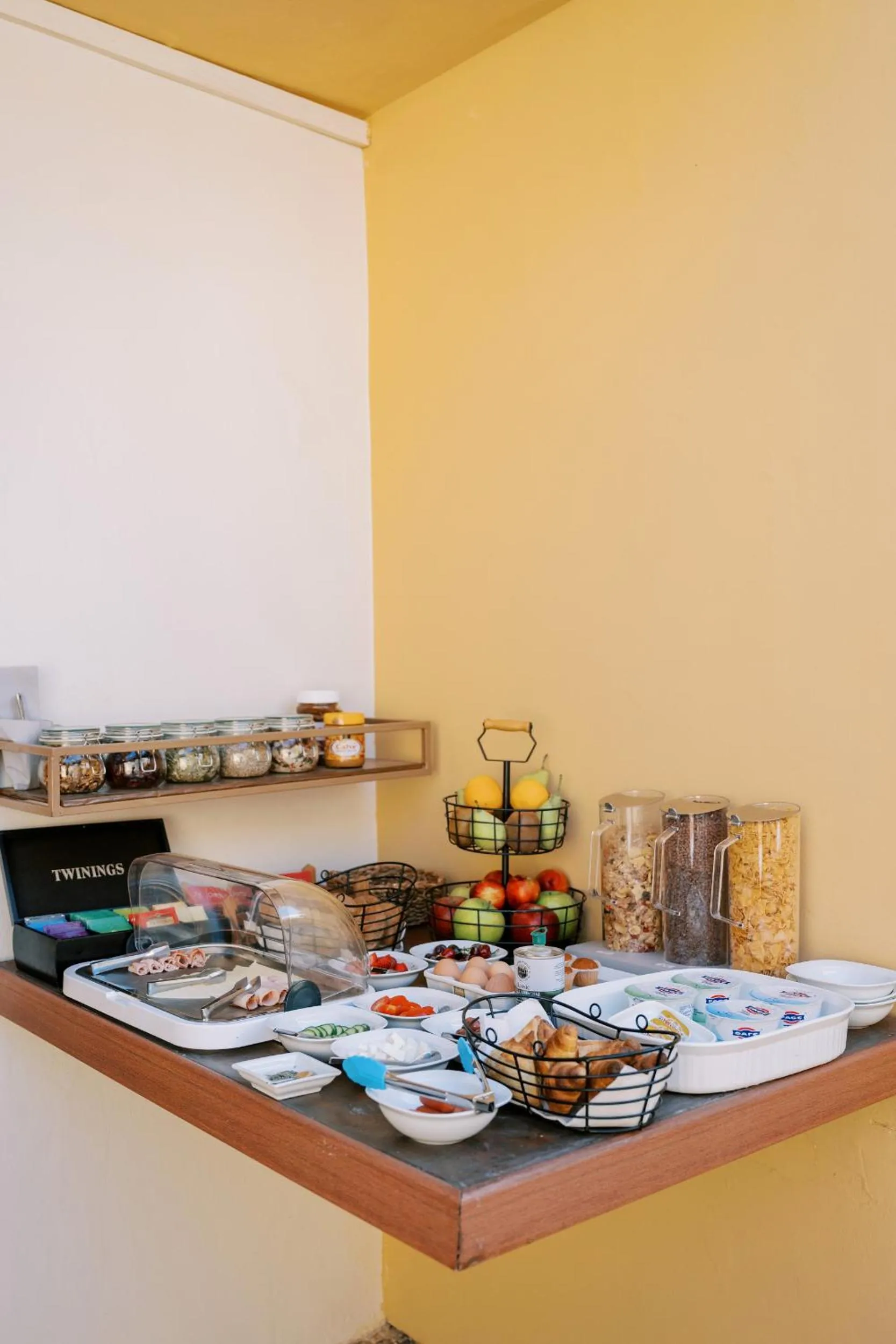 Food and drinks in Zacosta Villa Hotel