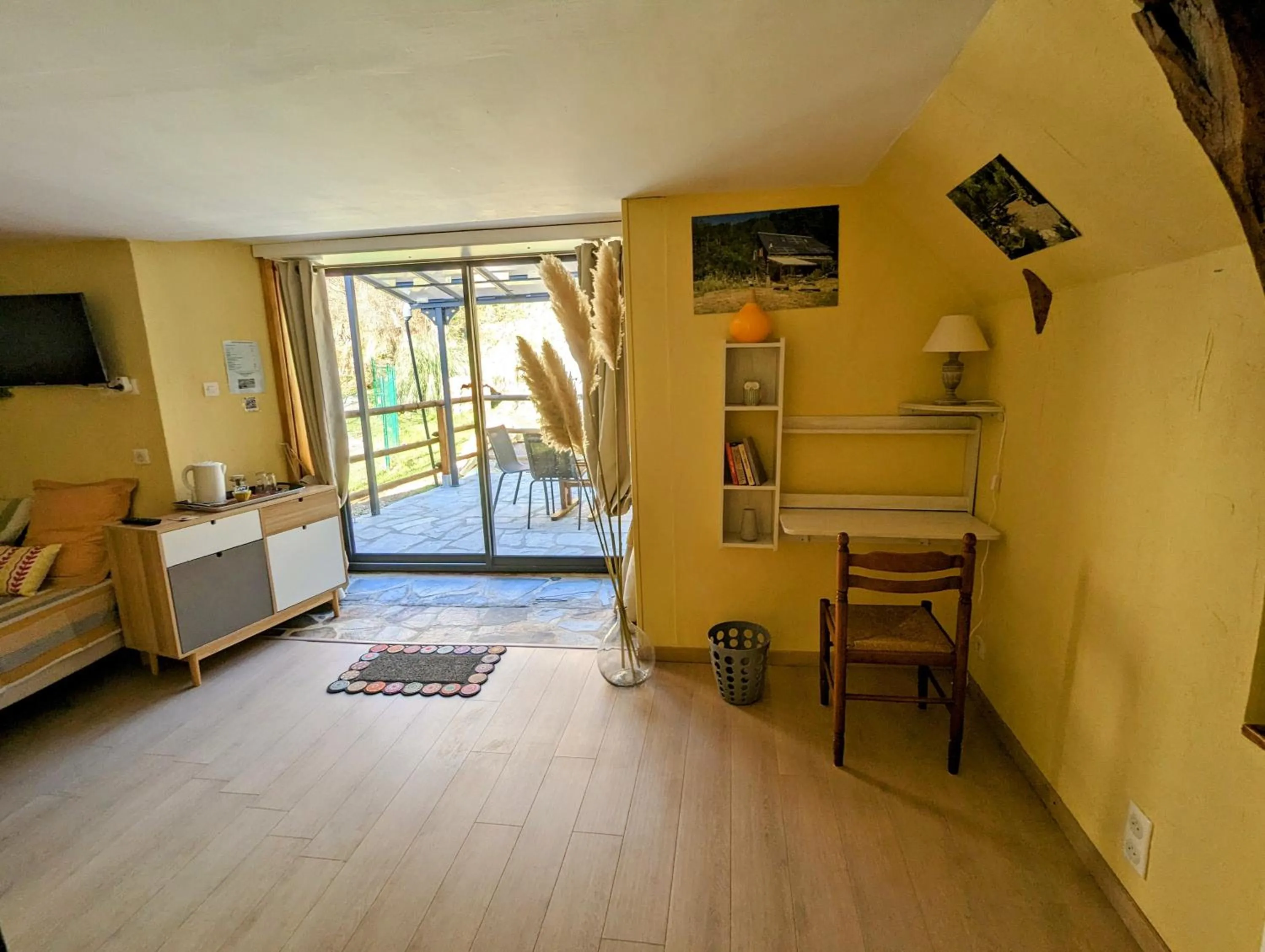 Photo of the whole room in Chambres d'hôtes Le Lepadou-Bas