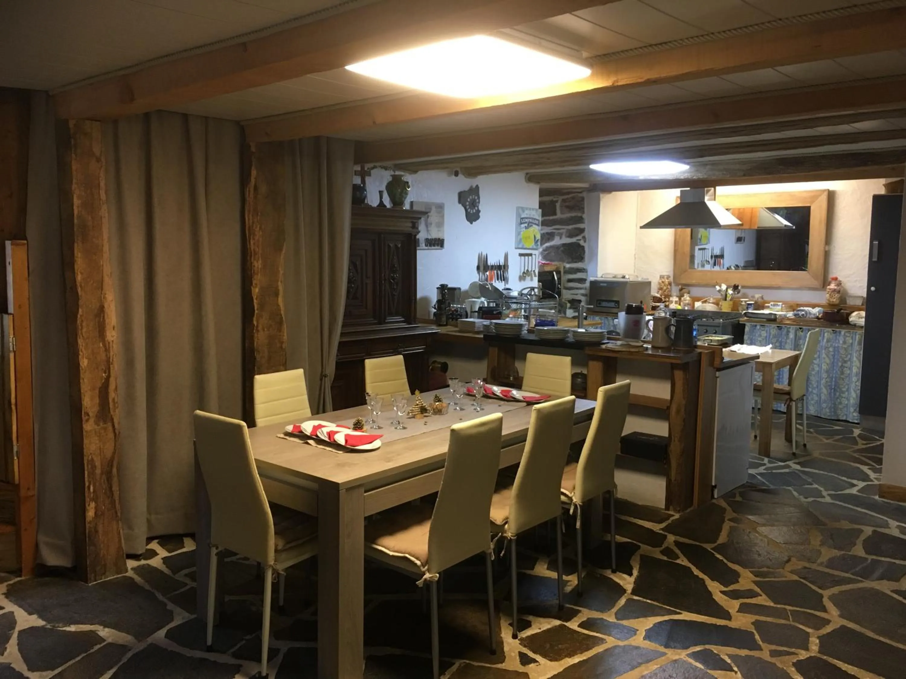 Kitchen or kitchenette in Chambres d'hôtes Le Lepadou-Bas